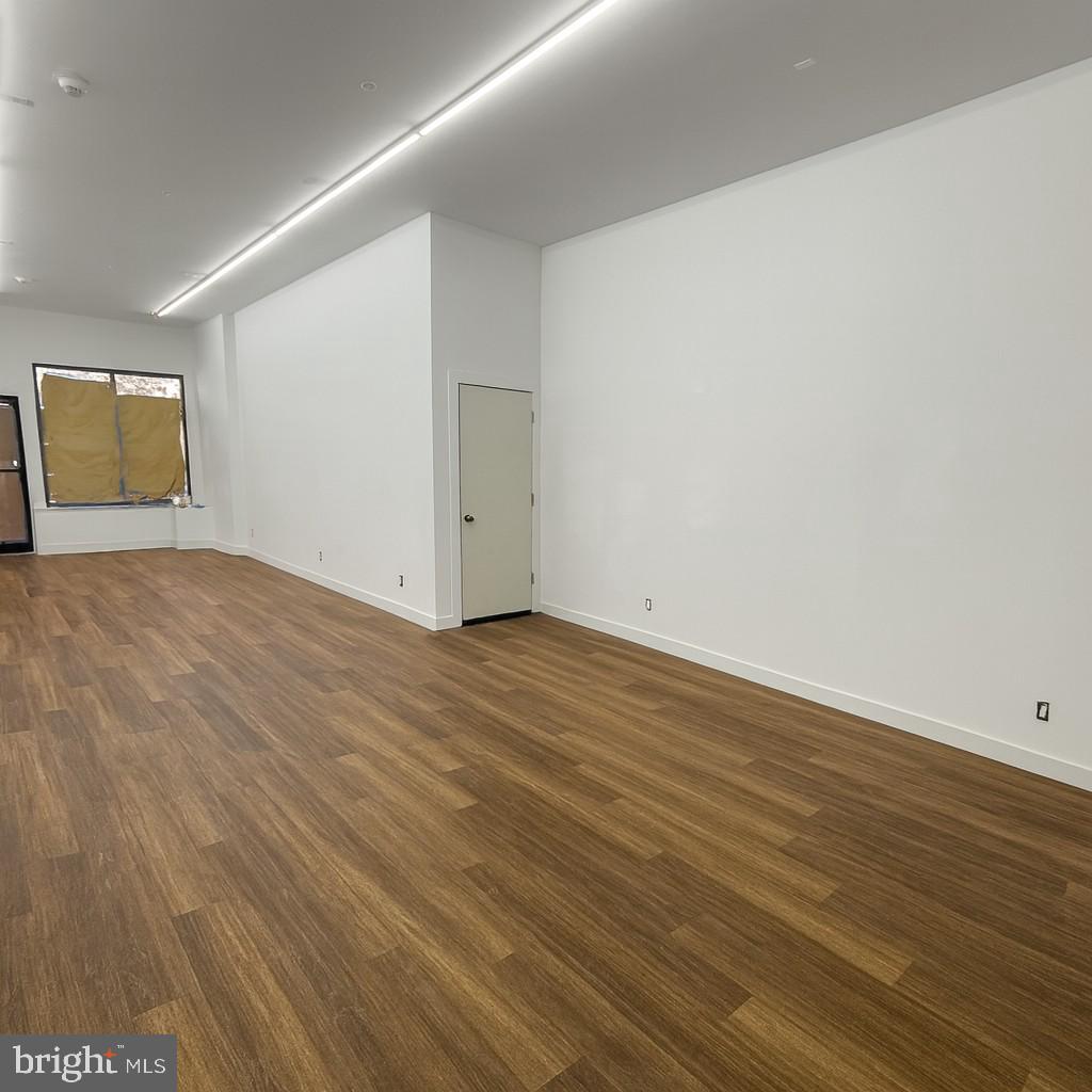 309 S 60TH STREET COMMERCIAL SPACE