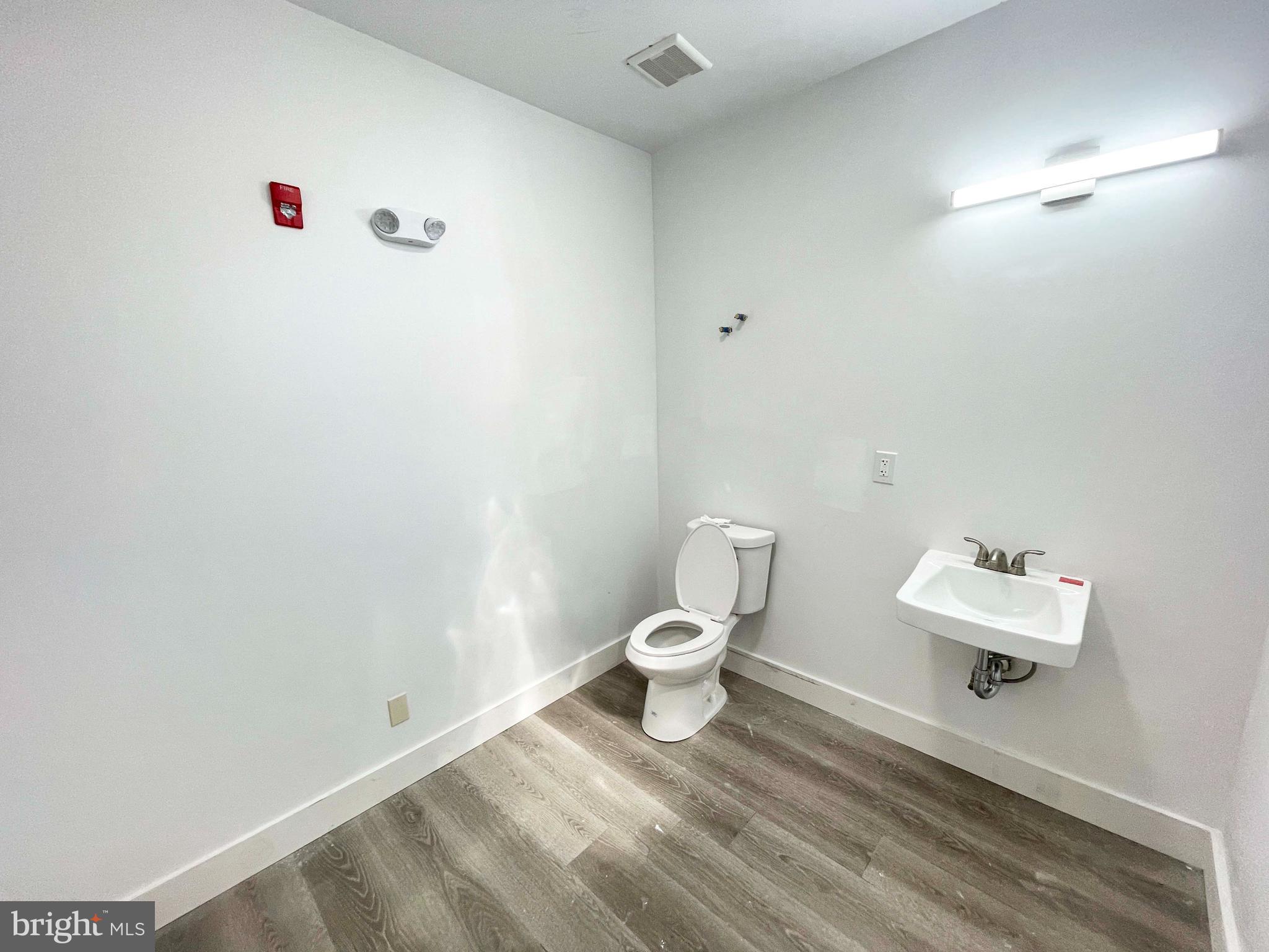 309 S 60TH STREET COMMERCIAL SPACE