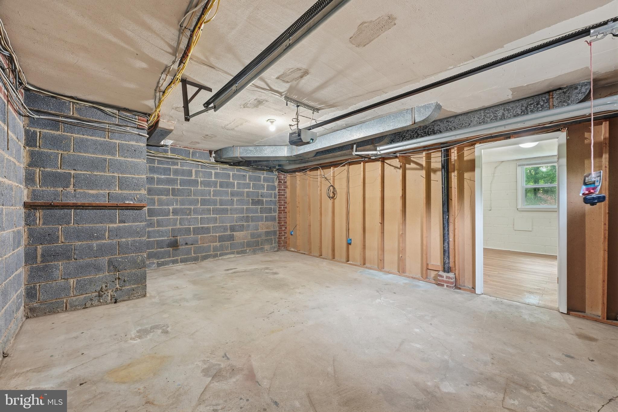 BURNT MILLS GAR-VILL - Residential