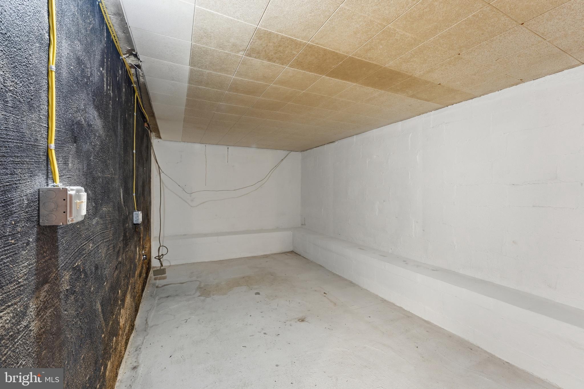 BURNT MILLS GAR-VILL - Residential