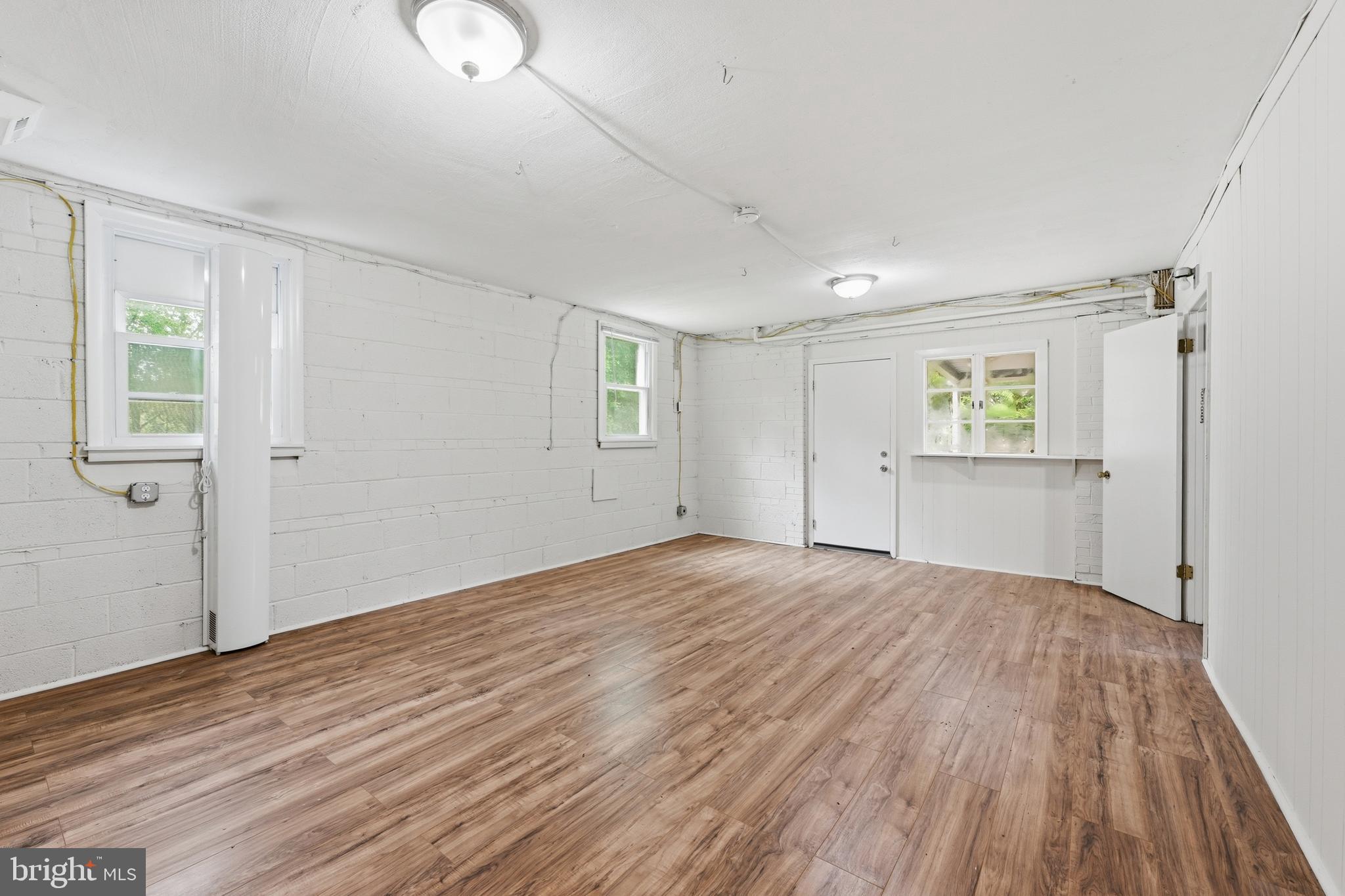 BURNT MILLS GAR-VILL - Residential