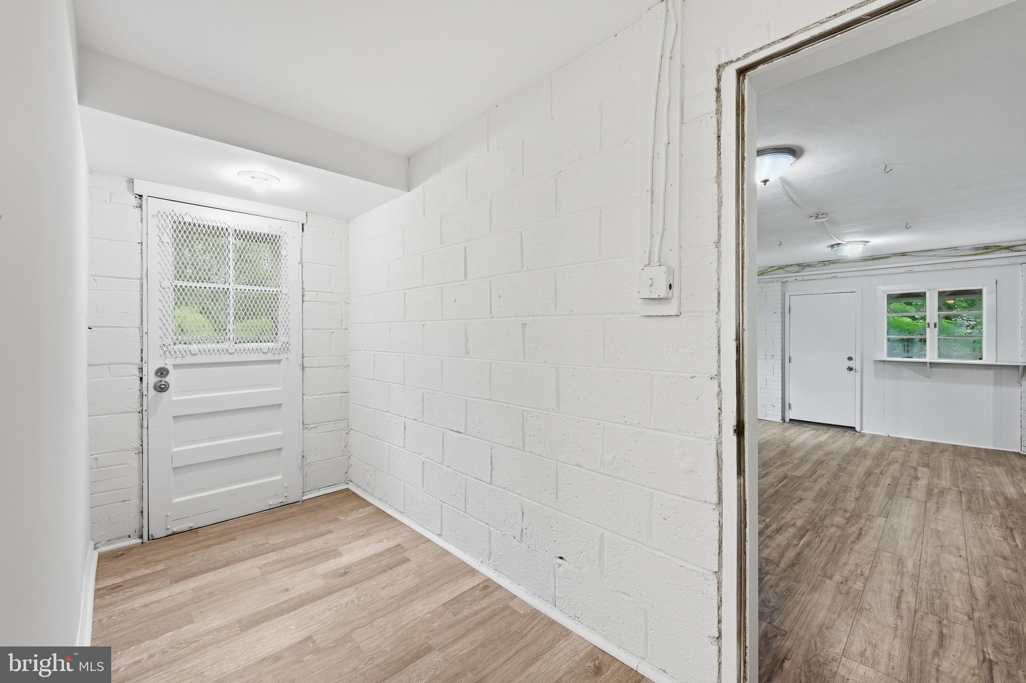BURNT MILLS GAR-VILL - Residential