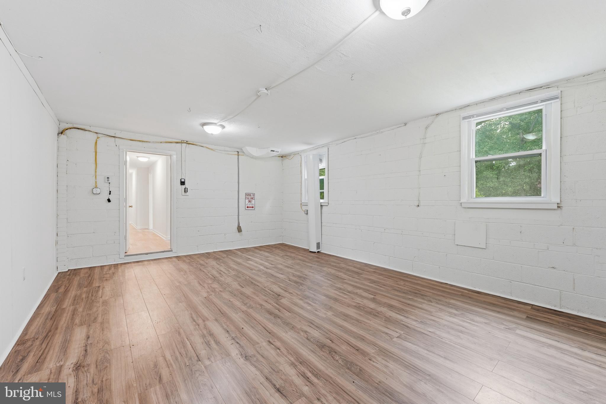 BURNT MILLS GAR-VILL - Residential