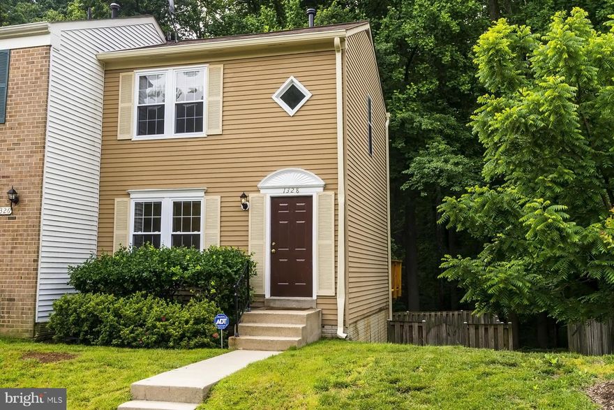 SPARKLING AND FRESH!  REALLY NICE END OF GROUP BACKING TO WOODS!  NEWLY UPDATED KITCHEN WITH GRANITE COUNTERS. GORGEOUS DECKS OFF THE FIRST LEVEL AND LOWER LEVEL OVERLOOKING NICE FENCED YARD. BUILT IN SHED. UPDATED BATH ON THE UPPER LEVEL! LARGE BEDROOMS. OPEN FLOOR PLAN ON THE MAIN LEVEL AND GREAT FAMILY ROOM ON THE LOWER LEVEL WALK OUT BASEMENT. THEY DON'T GET ANY NICER! READY TO MOVE IN!