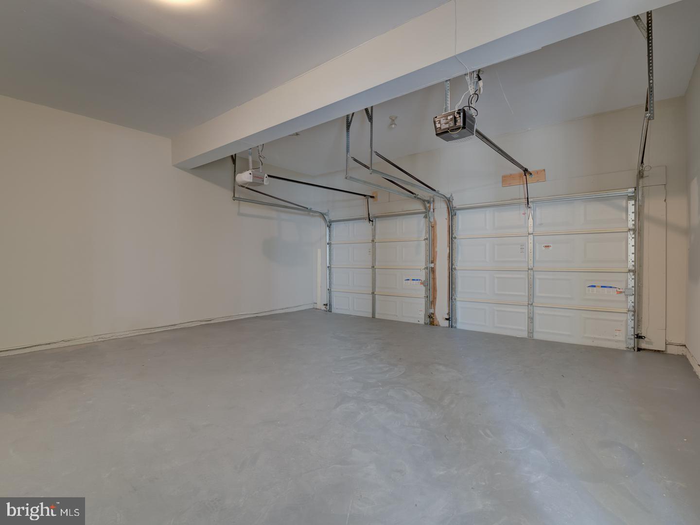 SILVERBROOK - Residential