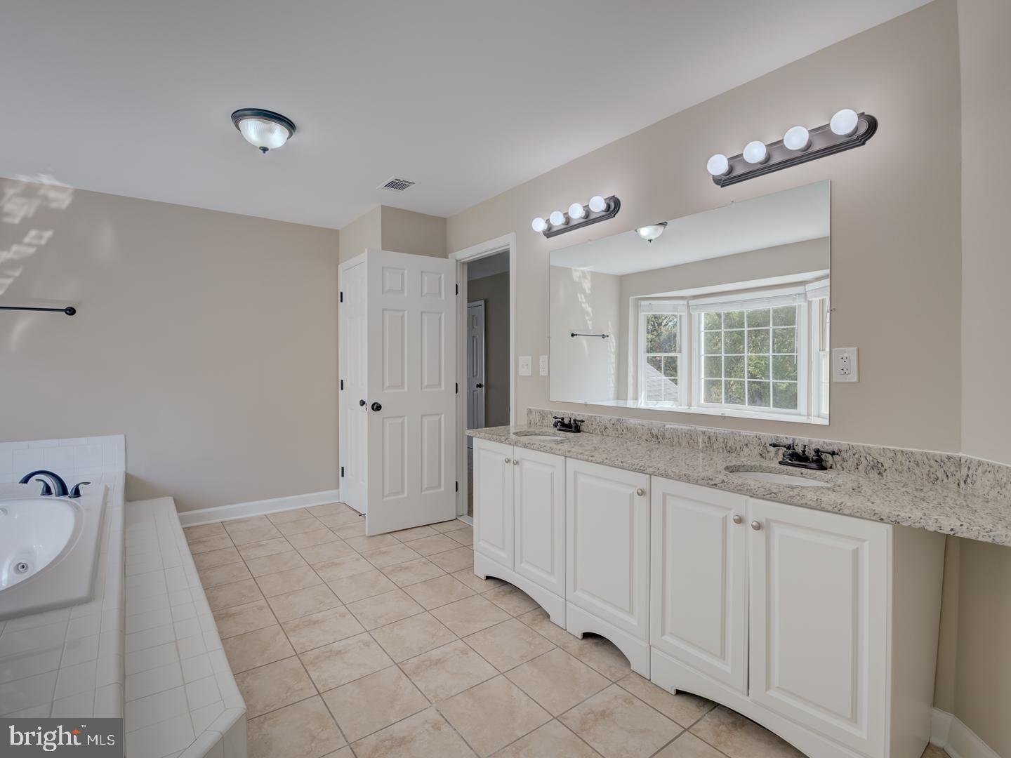 SILVERBROOK - Residential