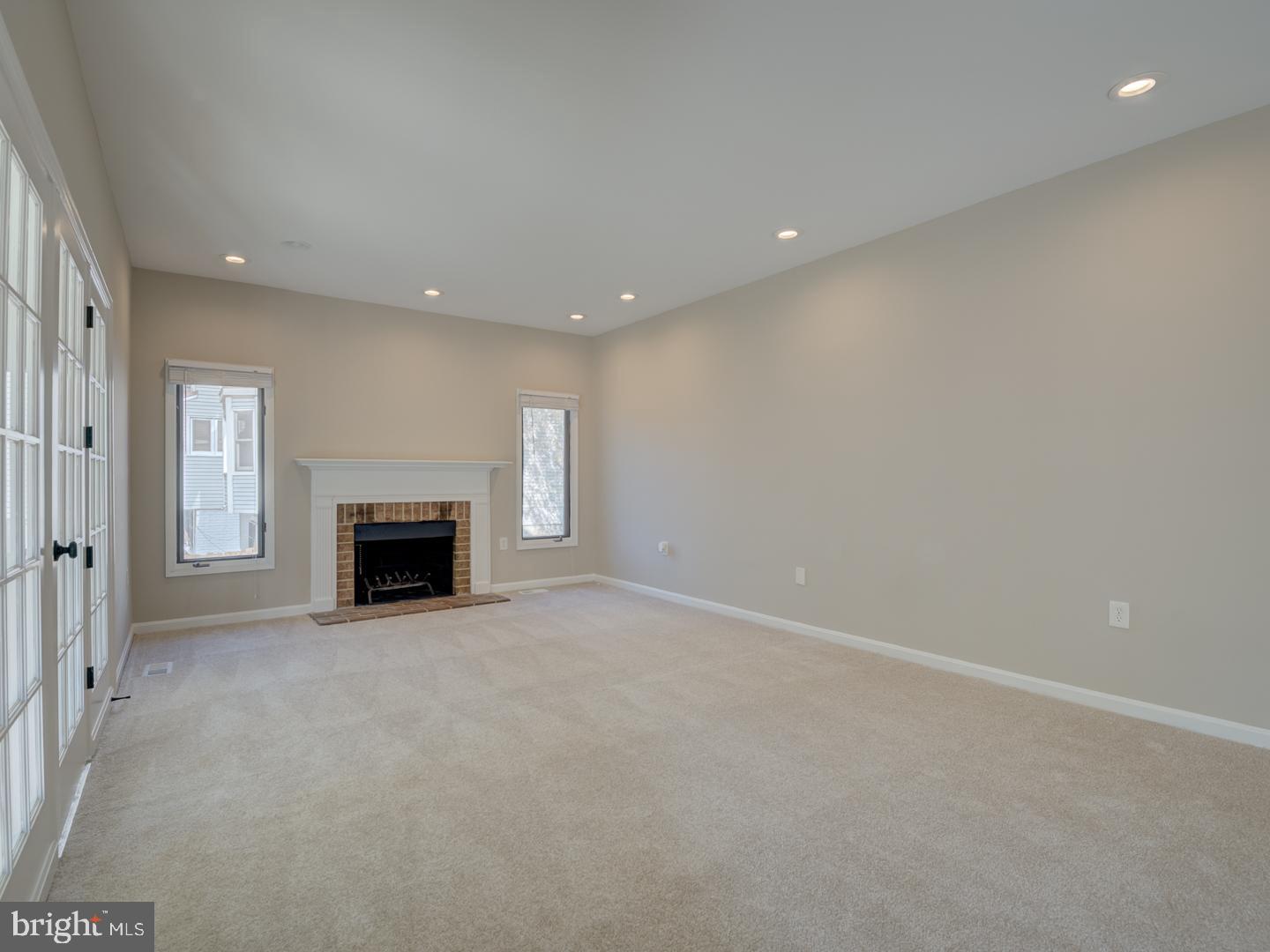 SILVERBROOK - Residential