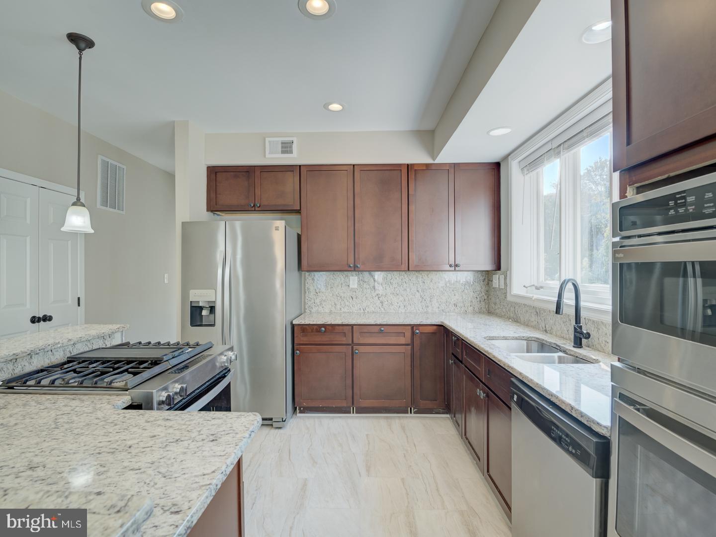 SILVERBROOK - Residential