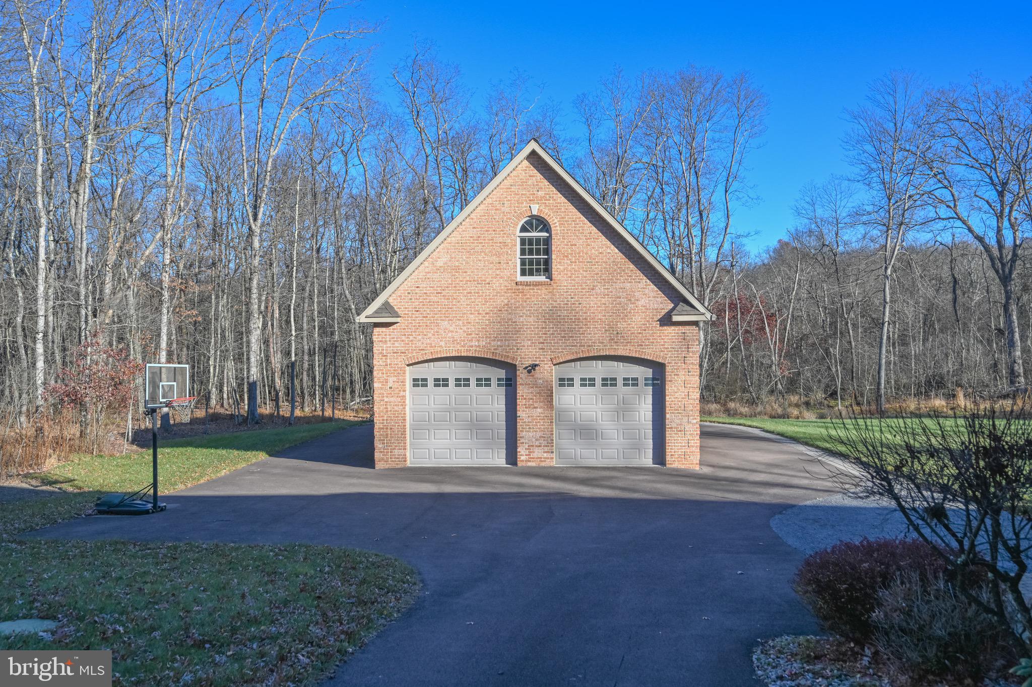 MOUNTAIN LAKE PARK - Residential