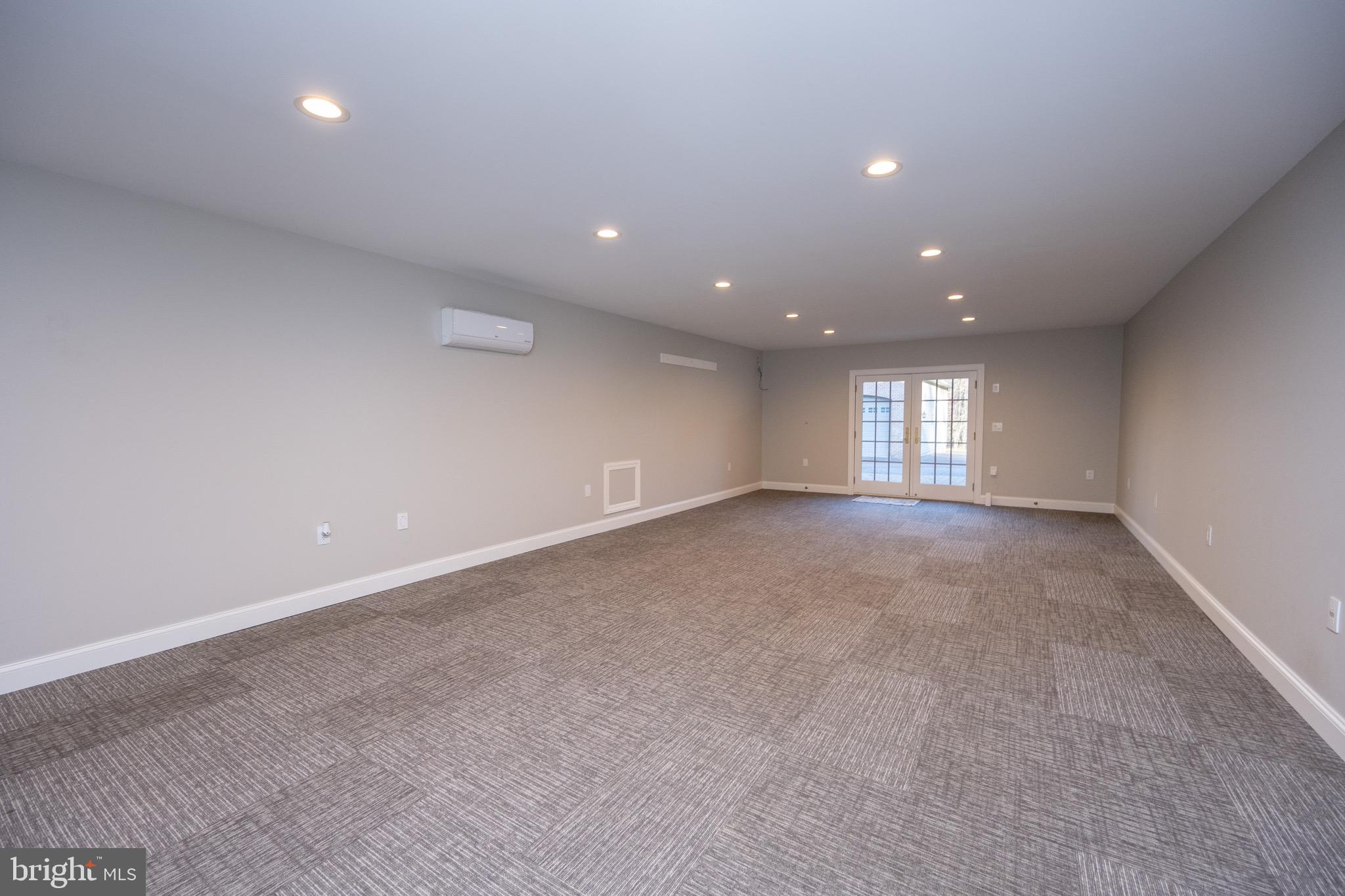 MOUNTAIN LAKE PARK - Residential