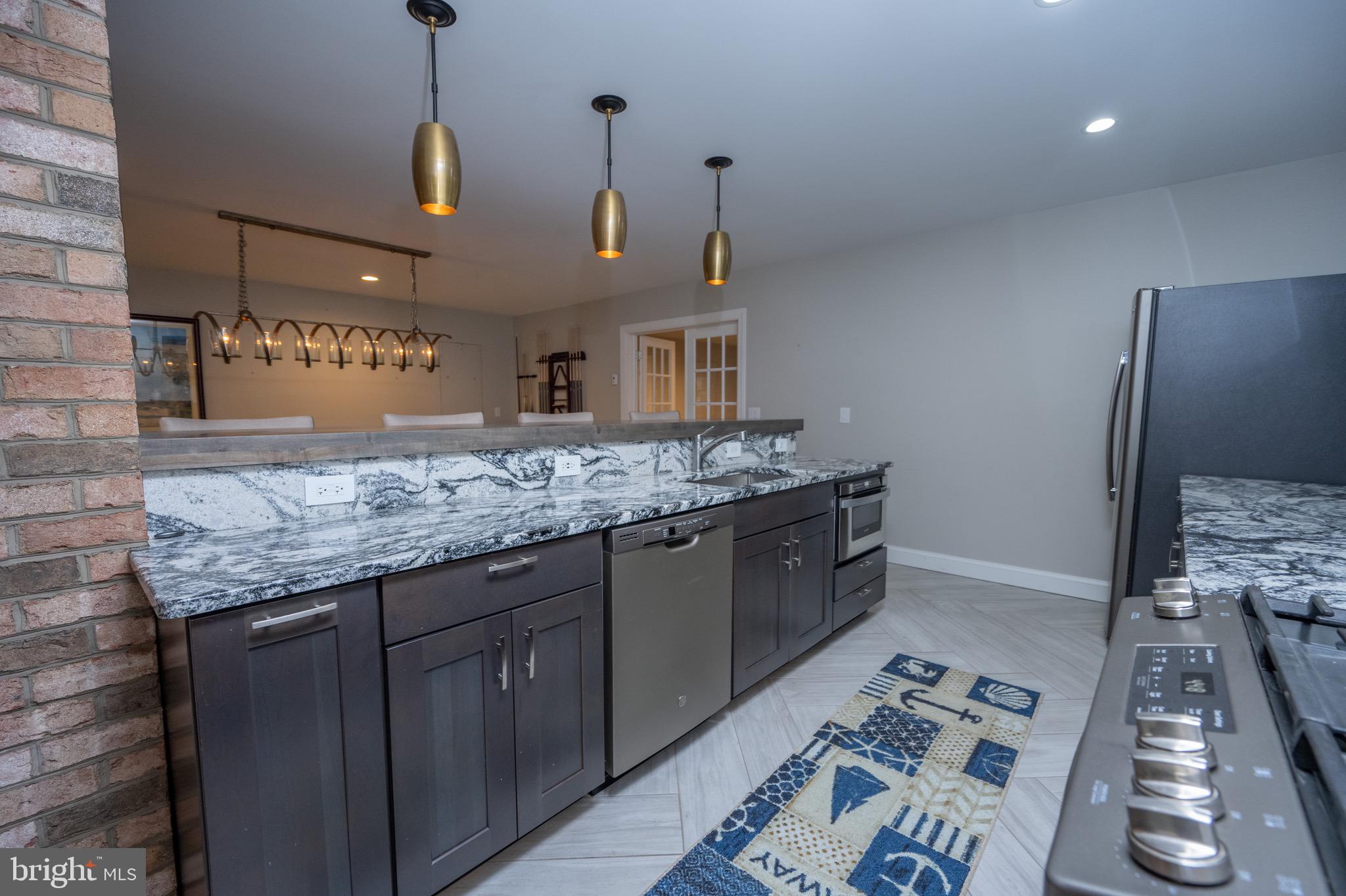 MOUNTAIN LAKE PARK - Residential