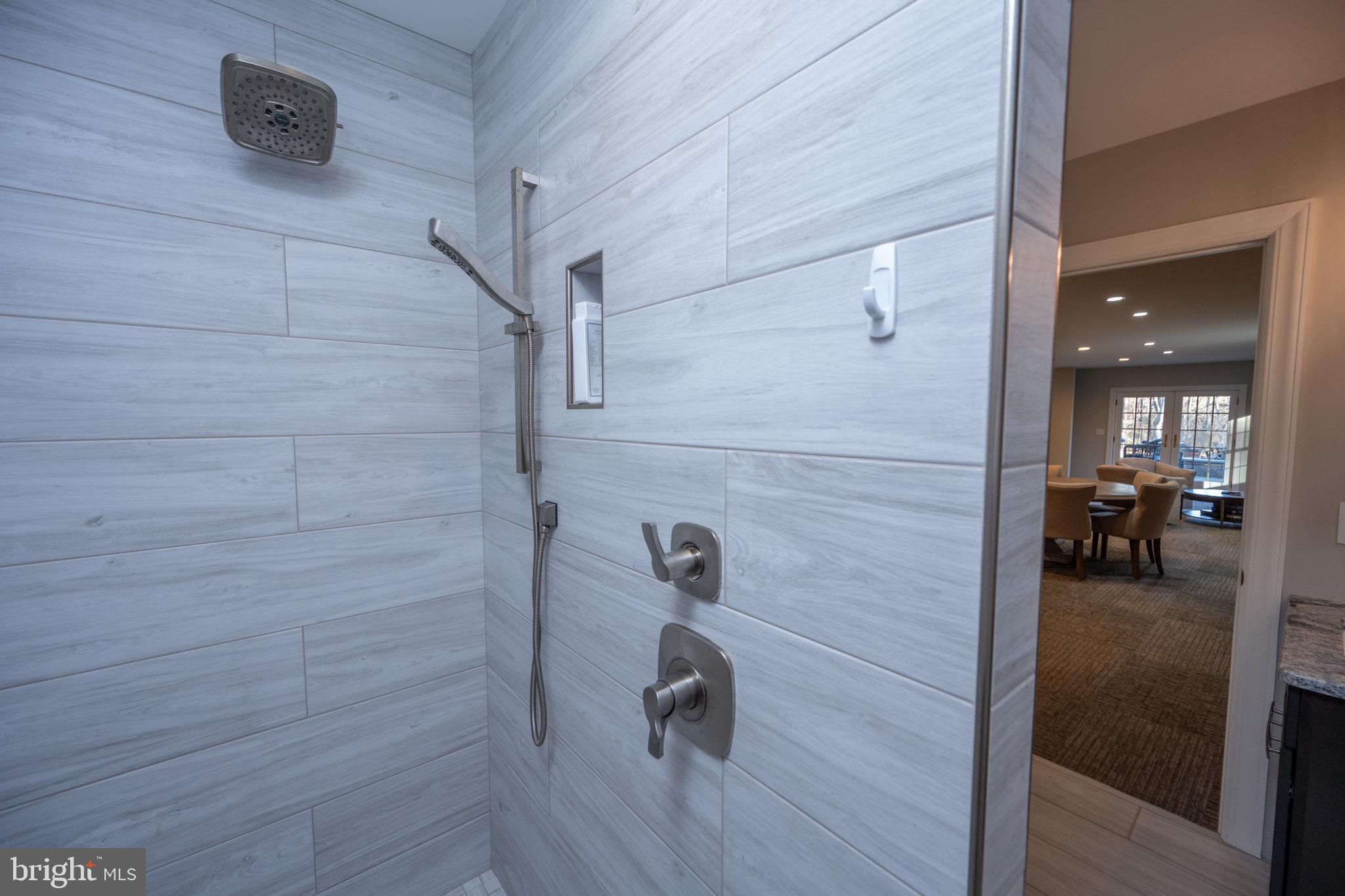 MOUNTAIN LAKE PARK - Residential