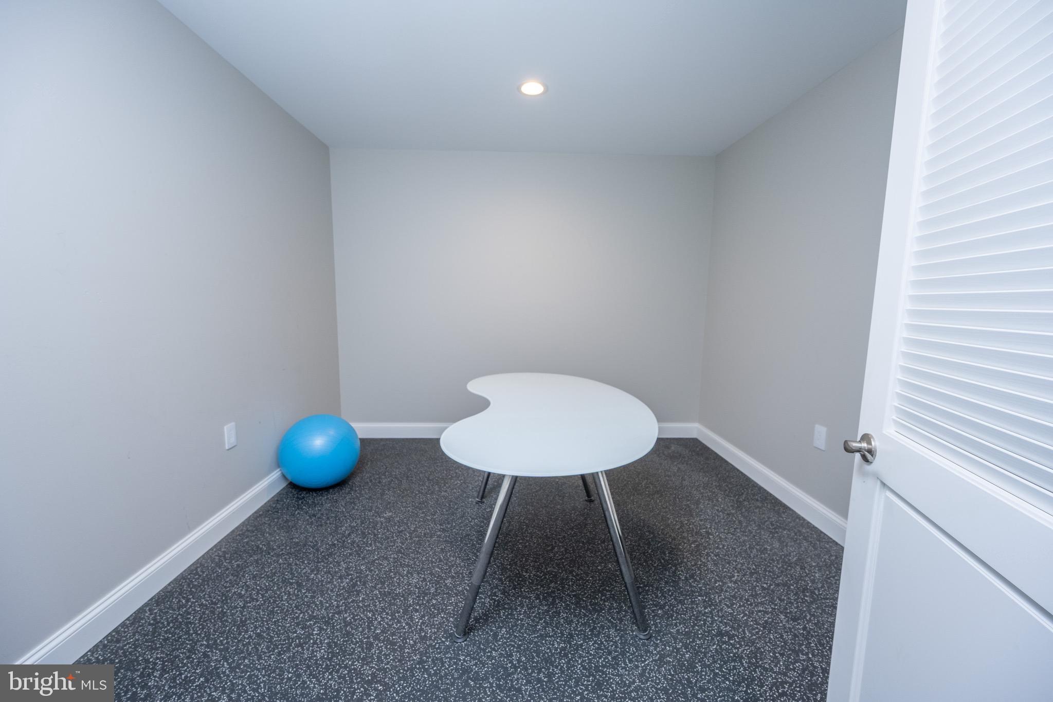 MOUNTAIN LAKE PARK - Residential