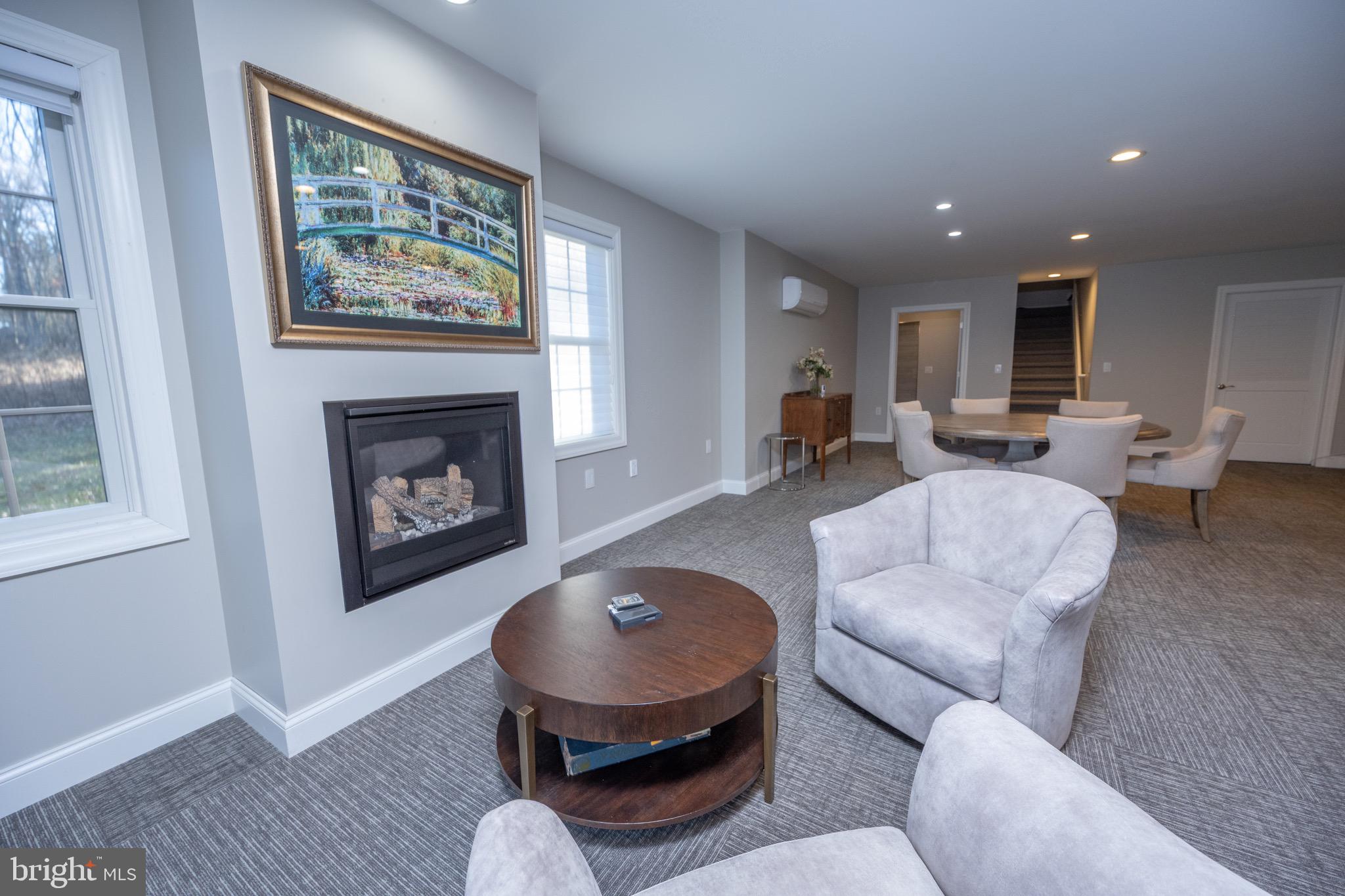 MOUNTAIN LAKE PARK - Residential