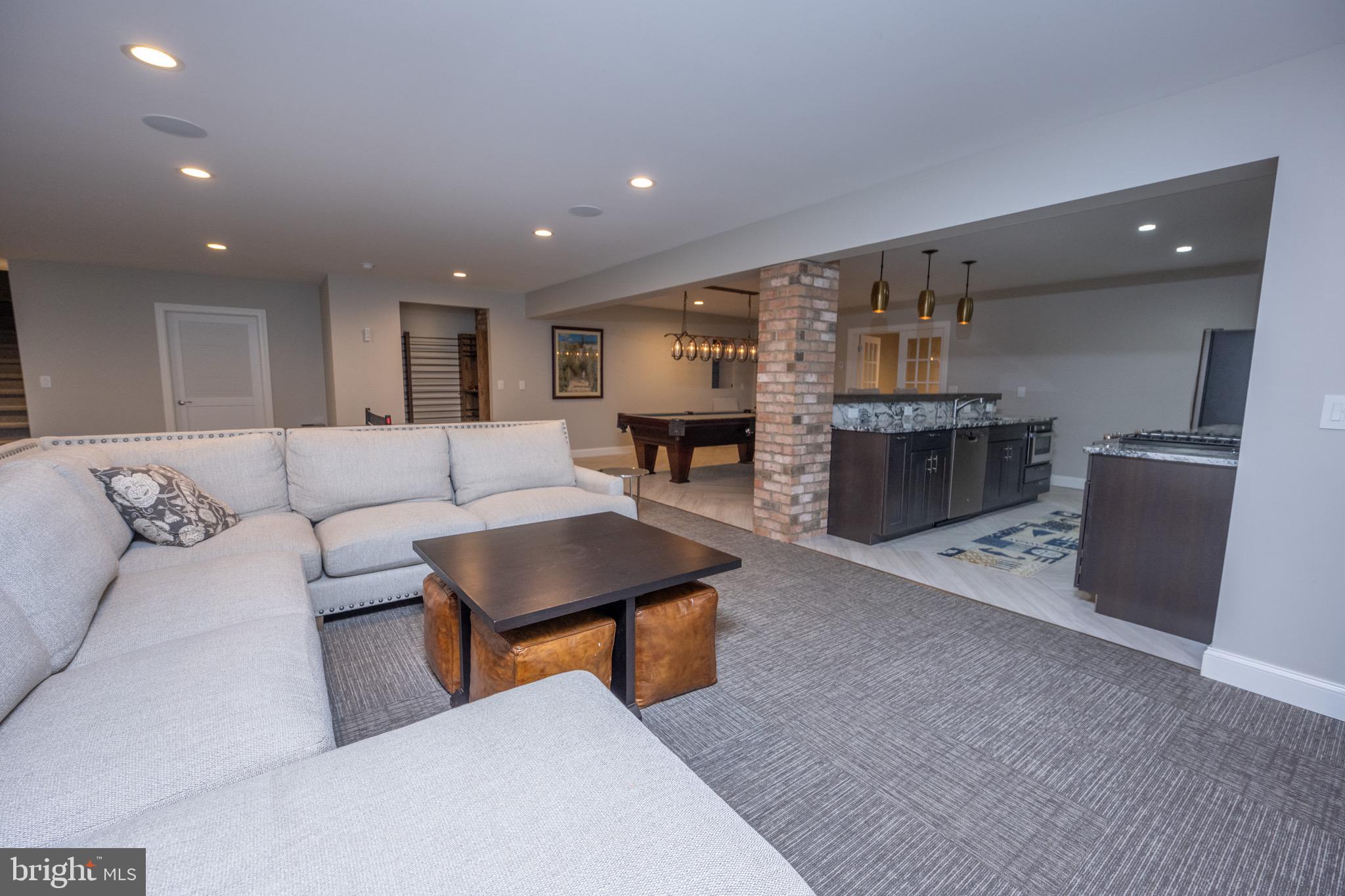 MOUNTAIN LAKE PARK - Residential