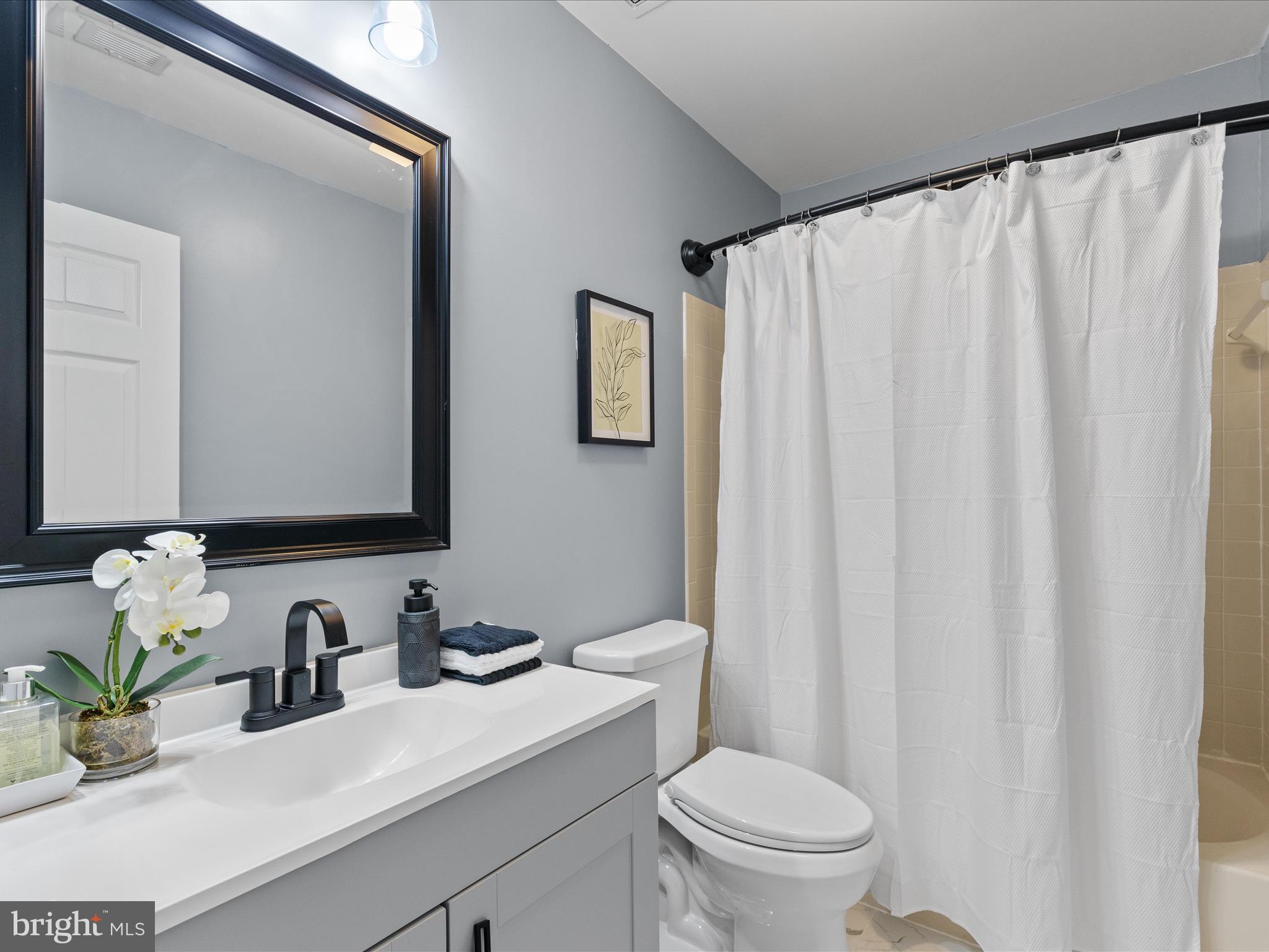 THE LANDINGS AT RIVER OAKS - Residential