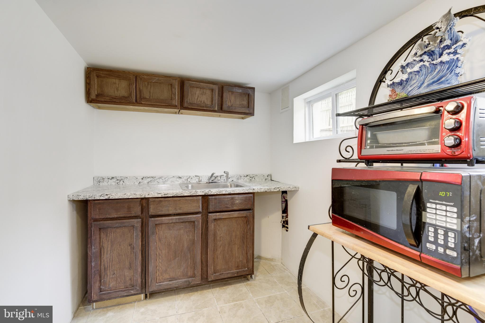 HAMPSHIRE KNOLLS - Residential