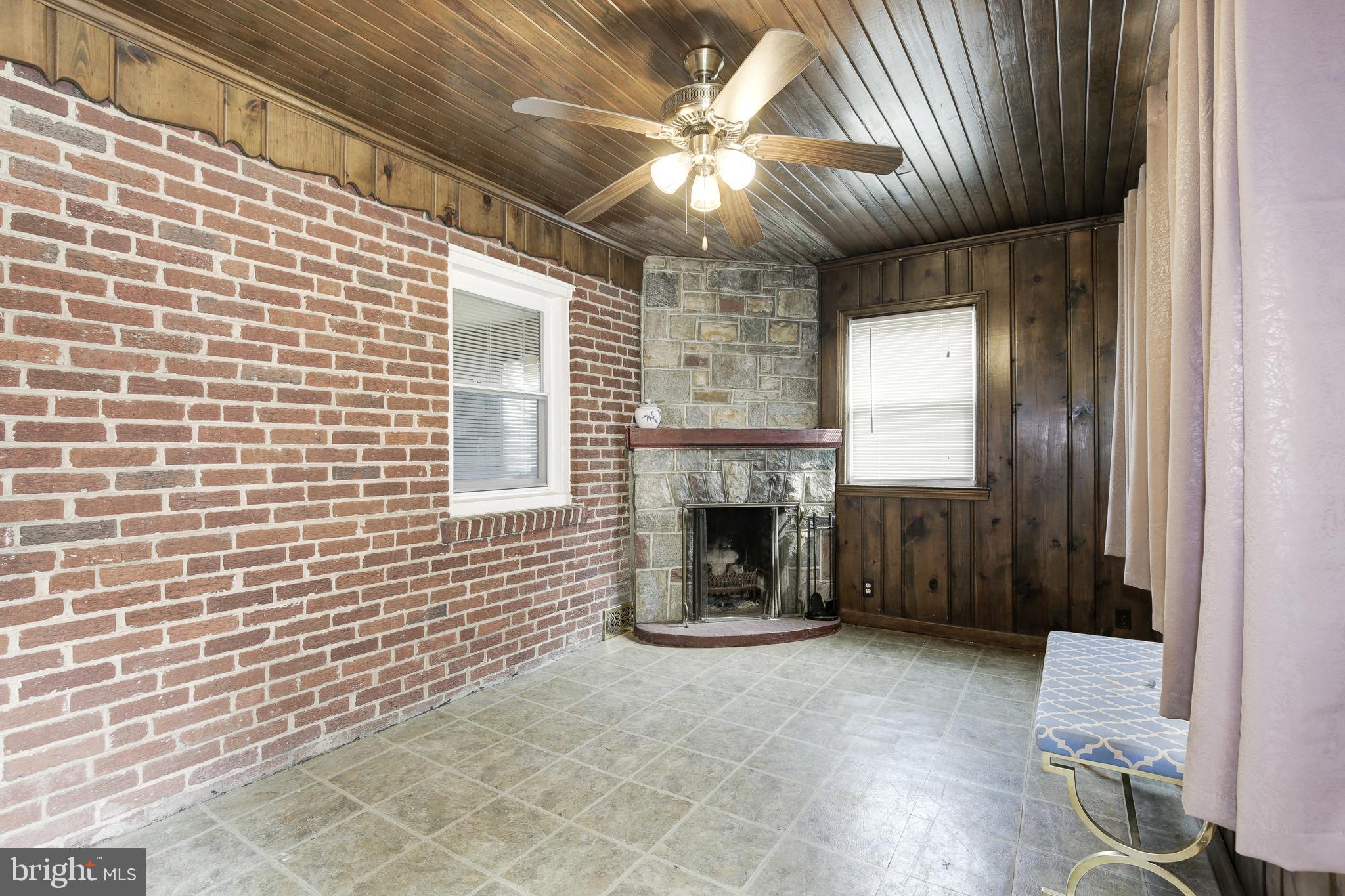 HAMPSHIRE KNOLLS - Residential