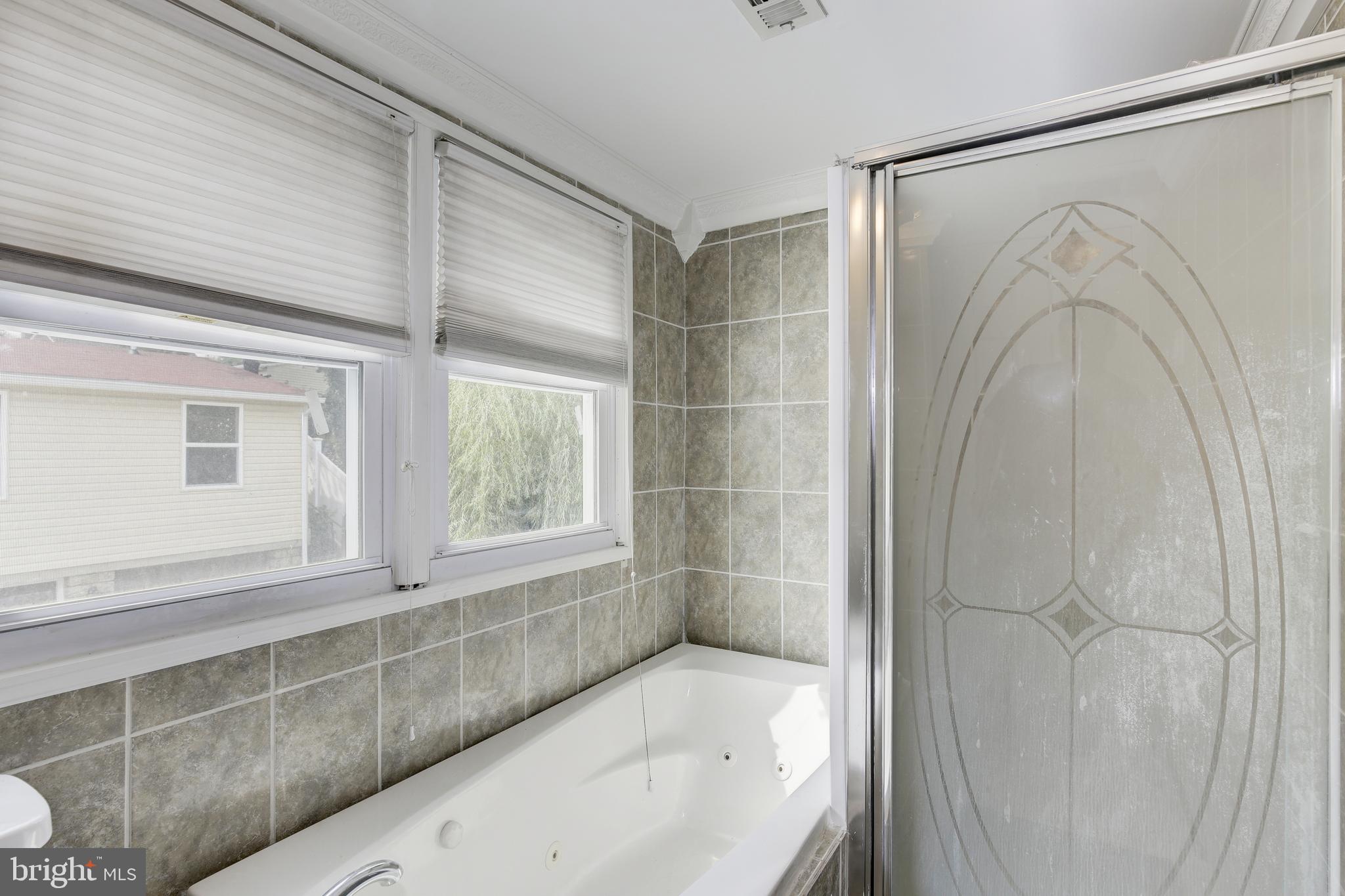 HAMPSHIRE KNOLLS - Residential