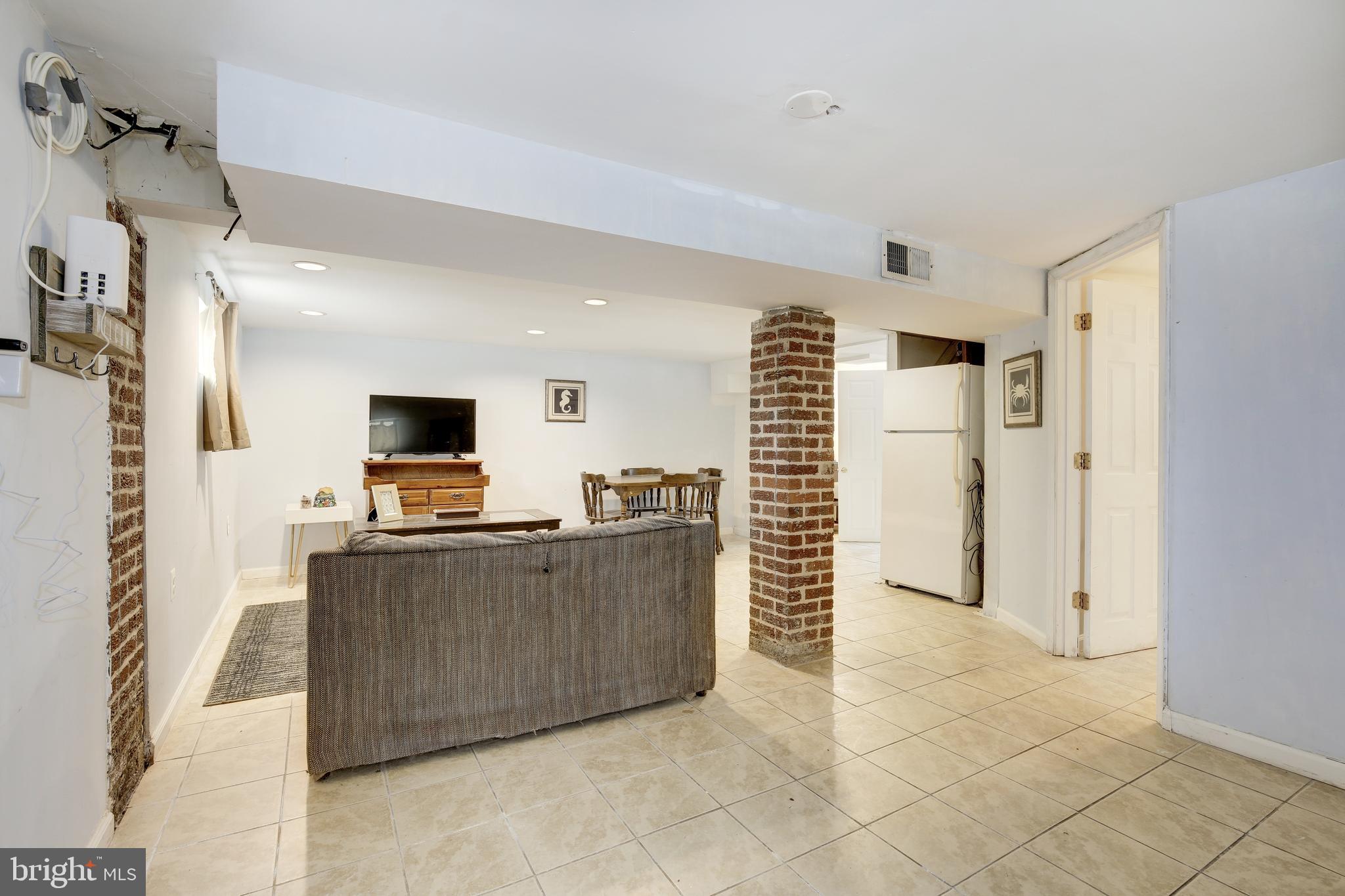 HAMPSHIRE KNOLLS - Residential