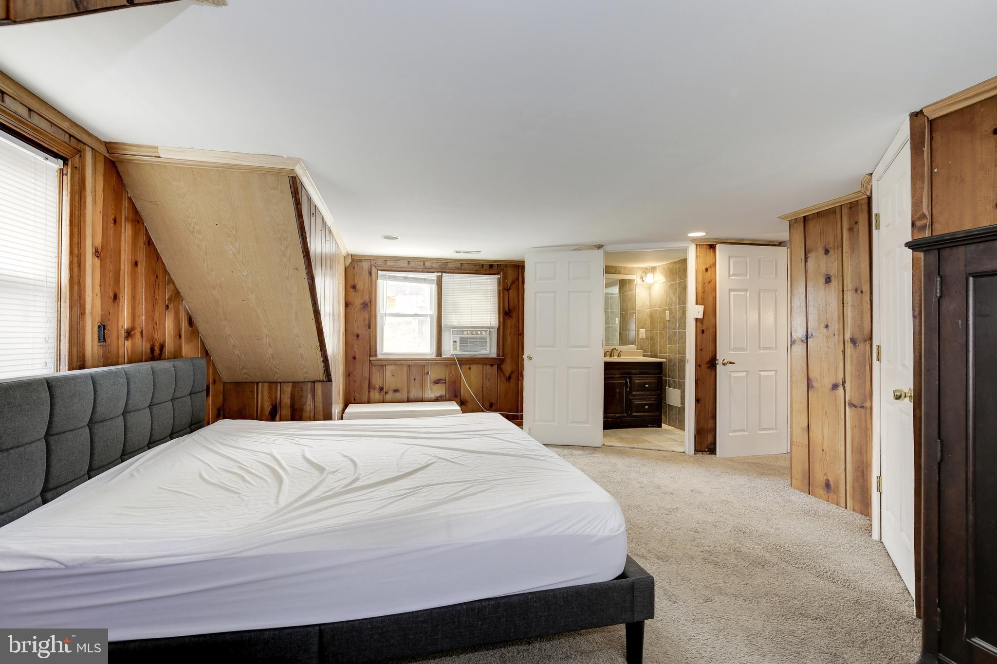 HAMPSHIRE KNOLLS - Residential