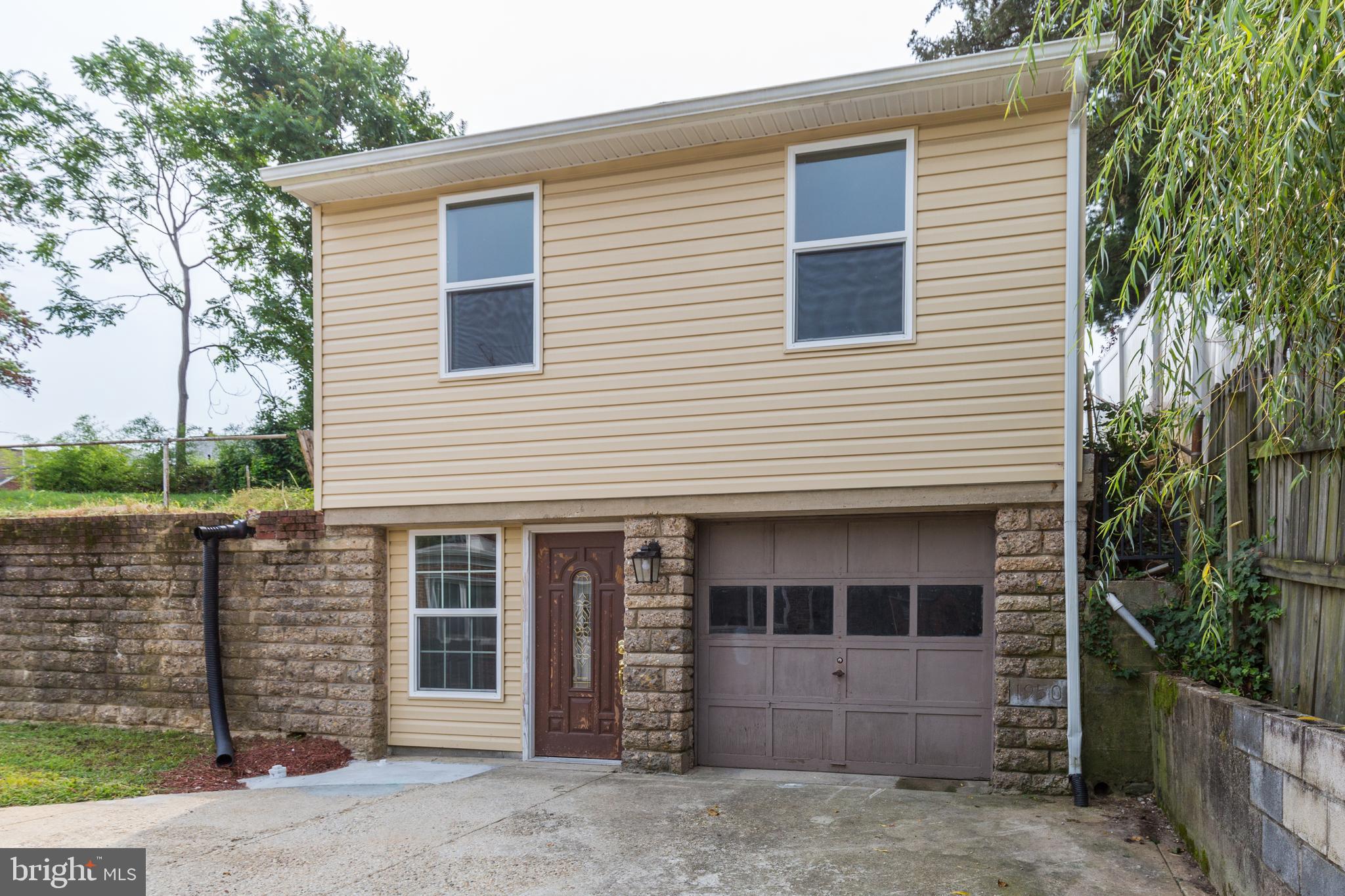 HAMPSHIRE KNOLLS - Residential