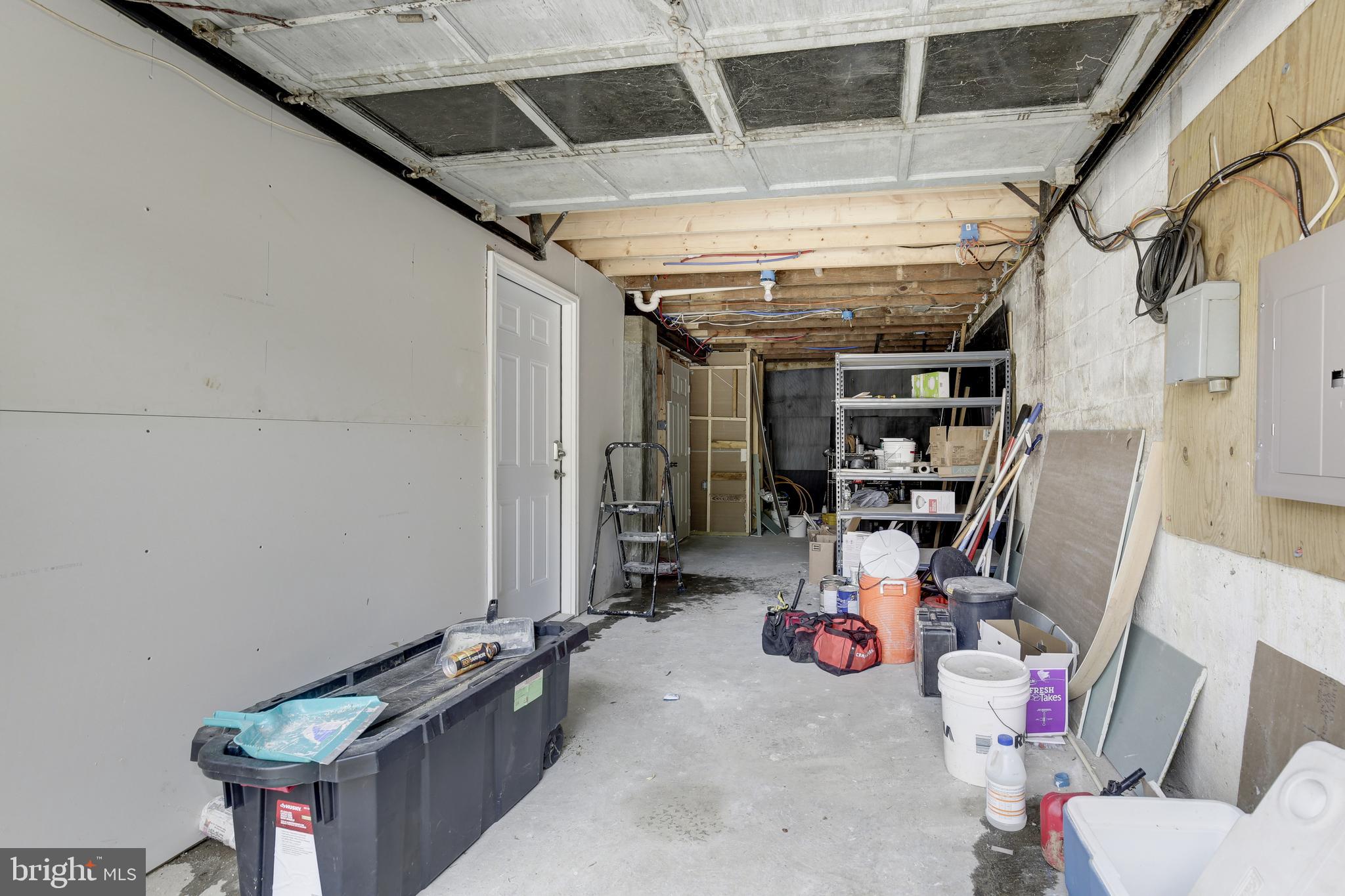 HAMPSHIRE KNOLLS - Residential