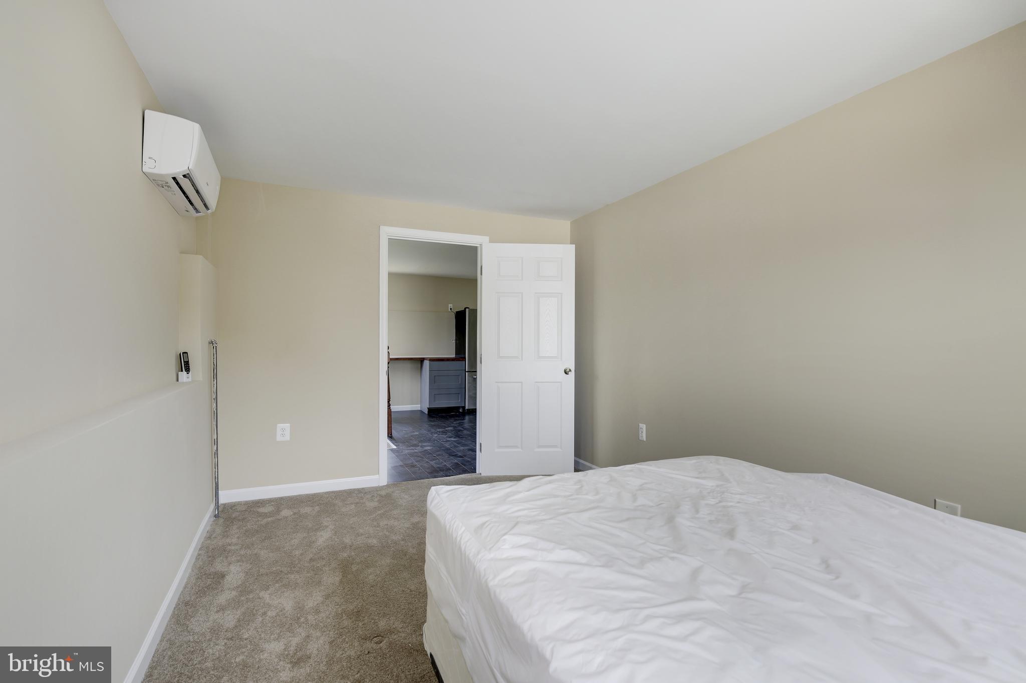 HAMPSHIRE KNOLLS - Residential