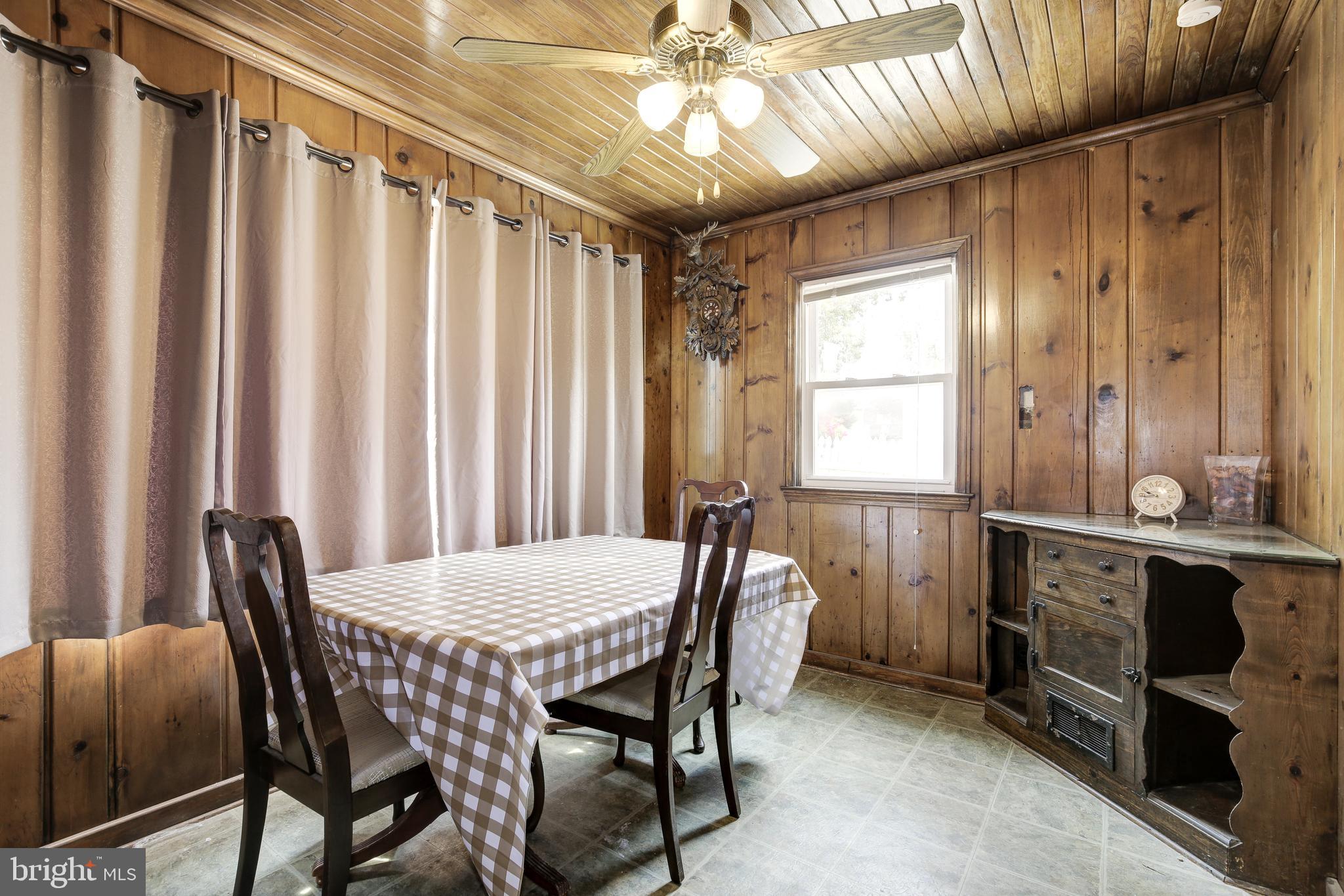 HAMPSHIRE KNOLLS - Residential