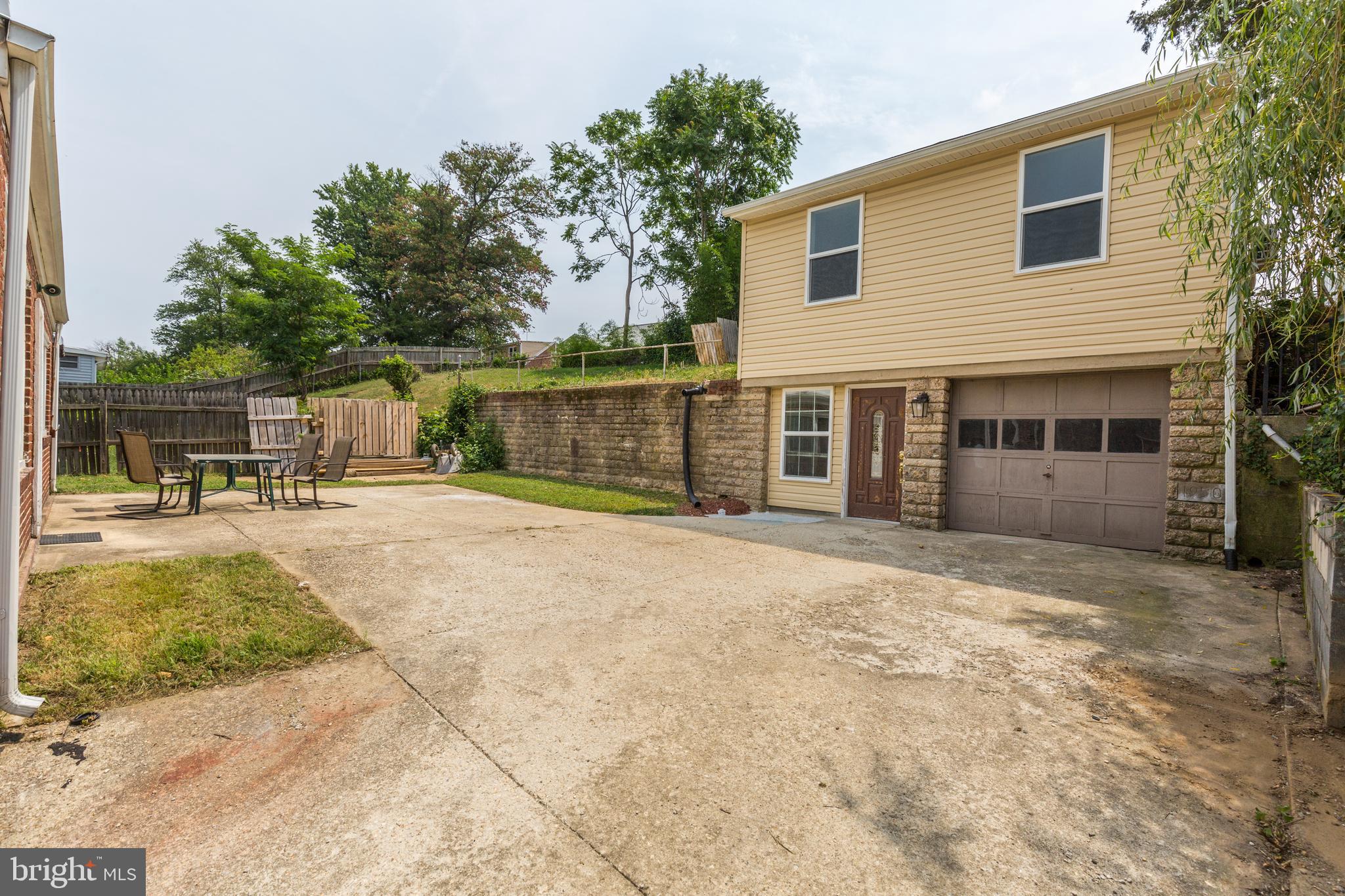 HAMPSHIRE KNOLLS - Residential