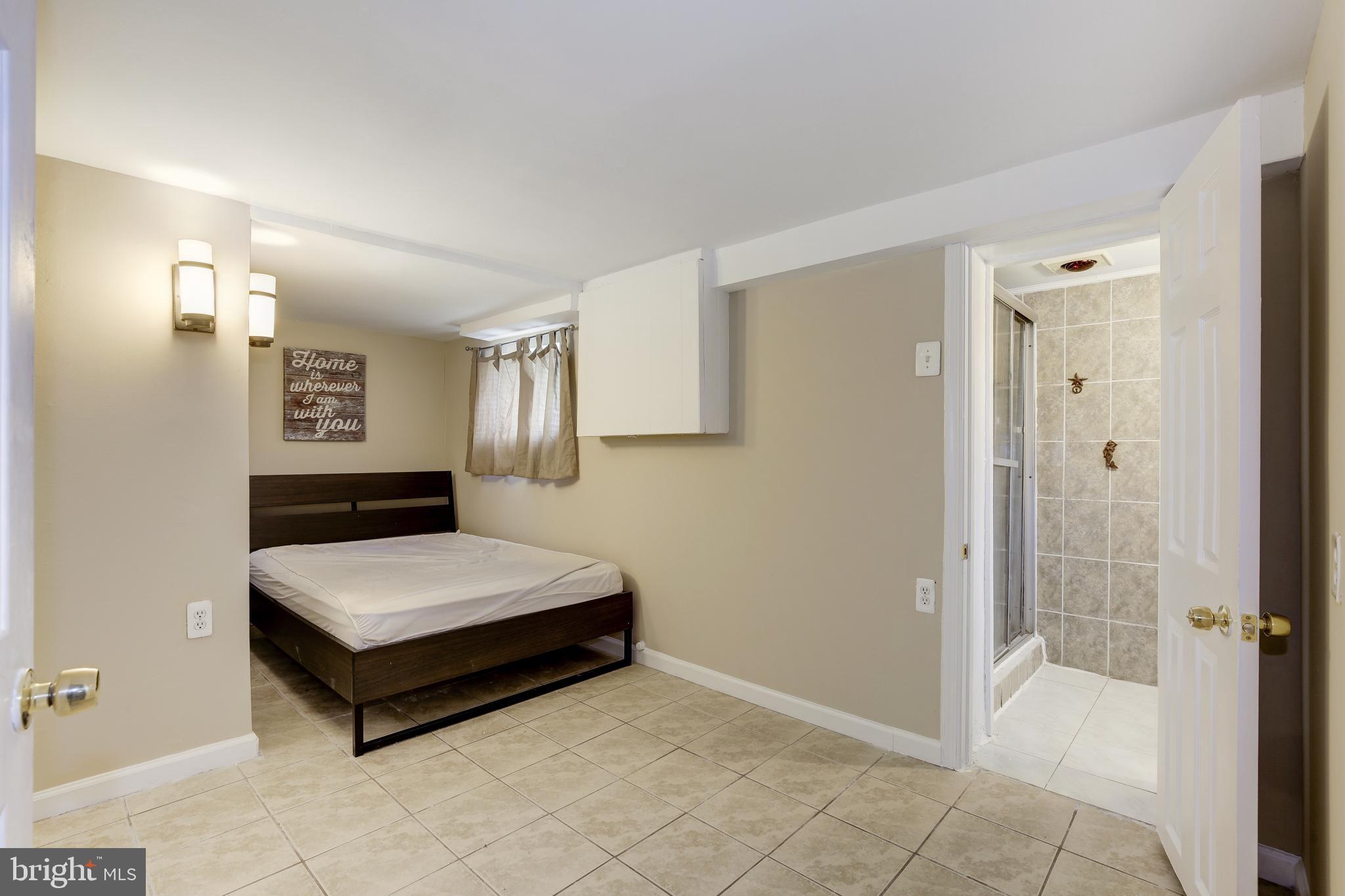 HAMPSHIRE KNOLLS - Residential