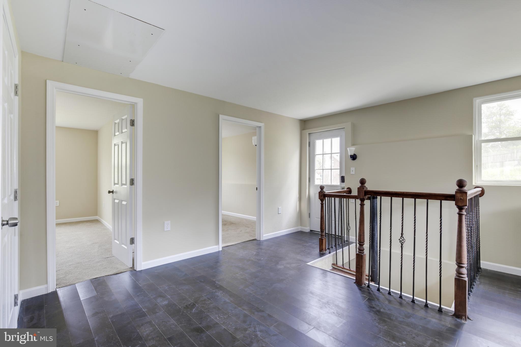 HAMPSHIRE KNOLLS - Residential