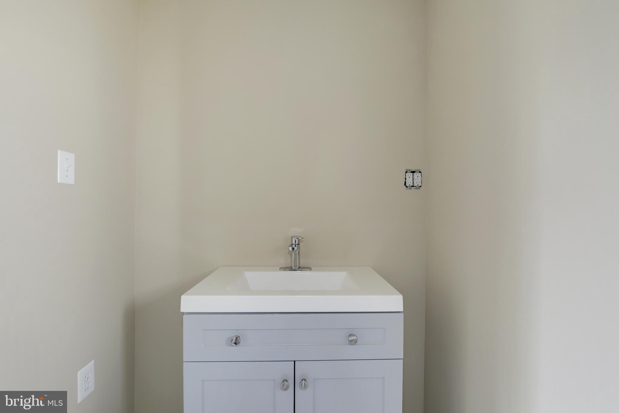 HAMPSHIRE KNOLLS - Residential