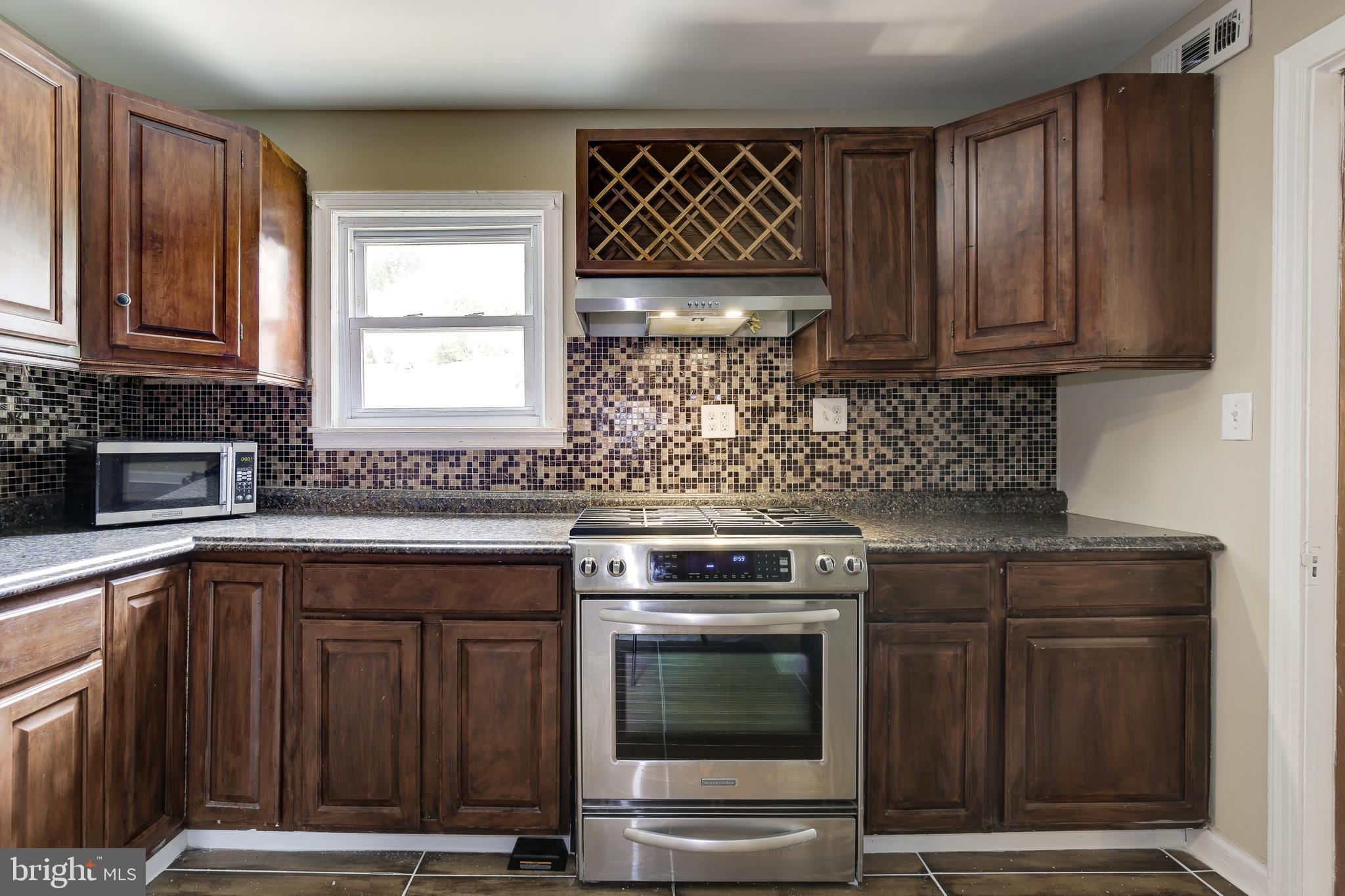 HAMPSHIRE KNOLLS - Residential