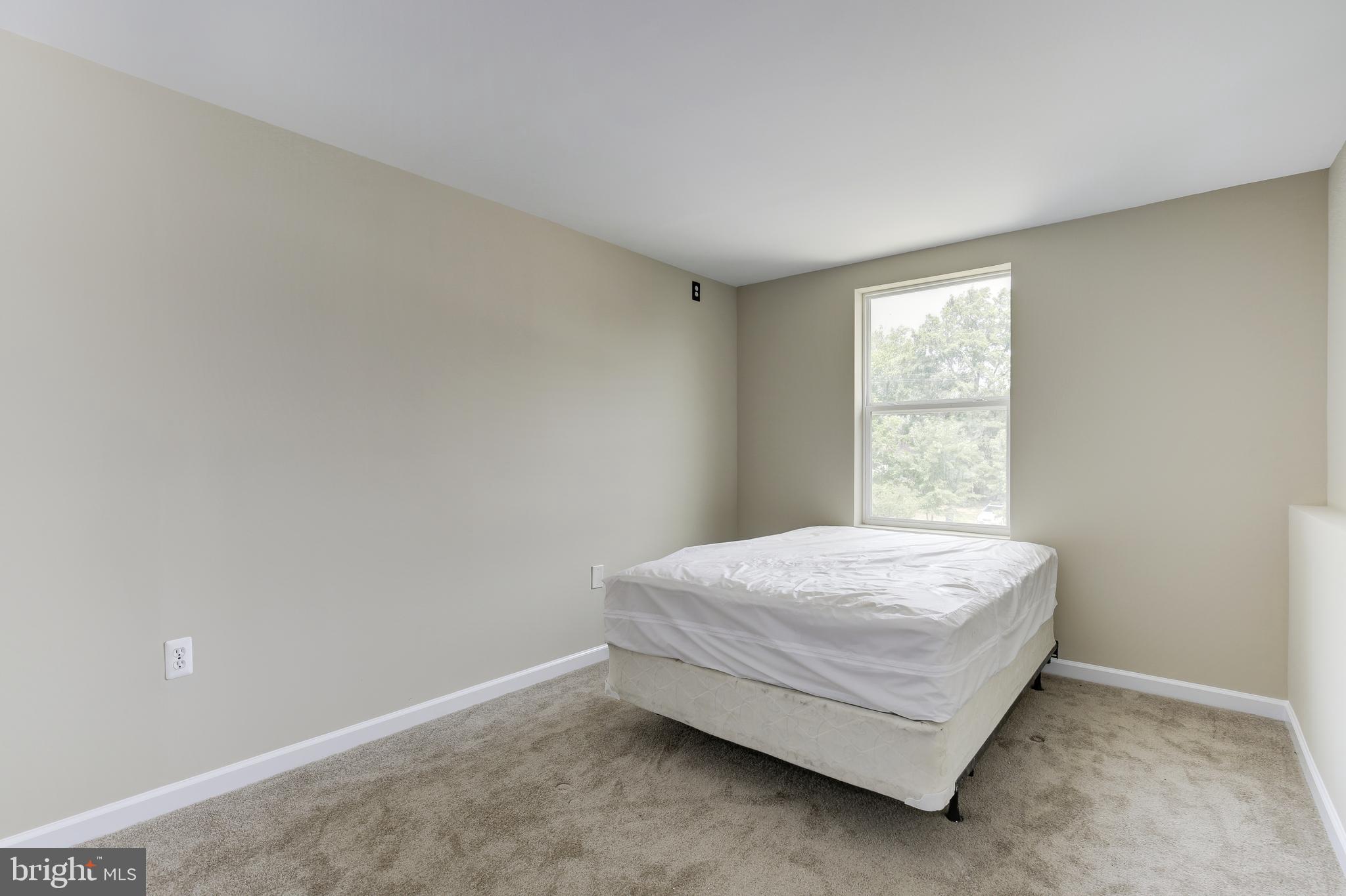 HAMPSHIRE KNOLLS - Residential