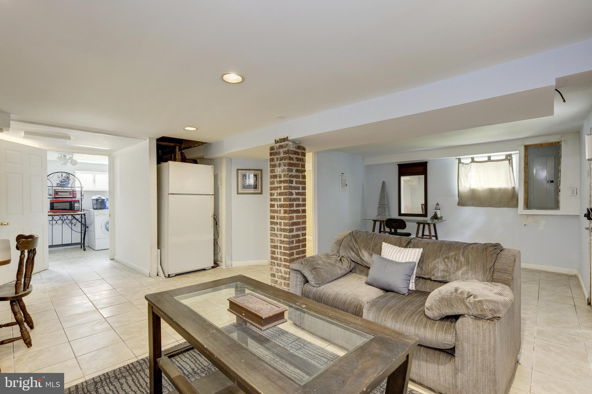 HAMPSHIRE KNOLLS - Residential