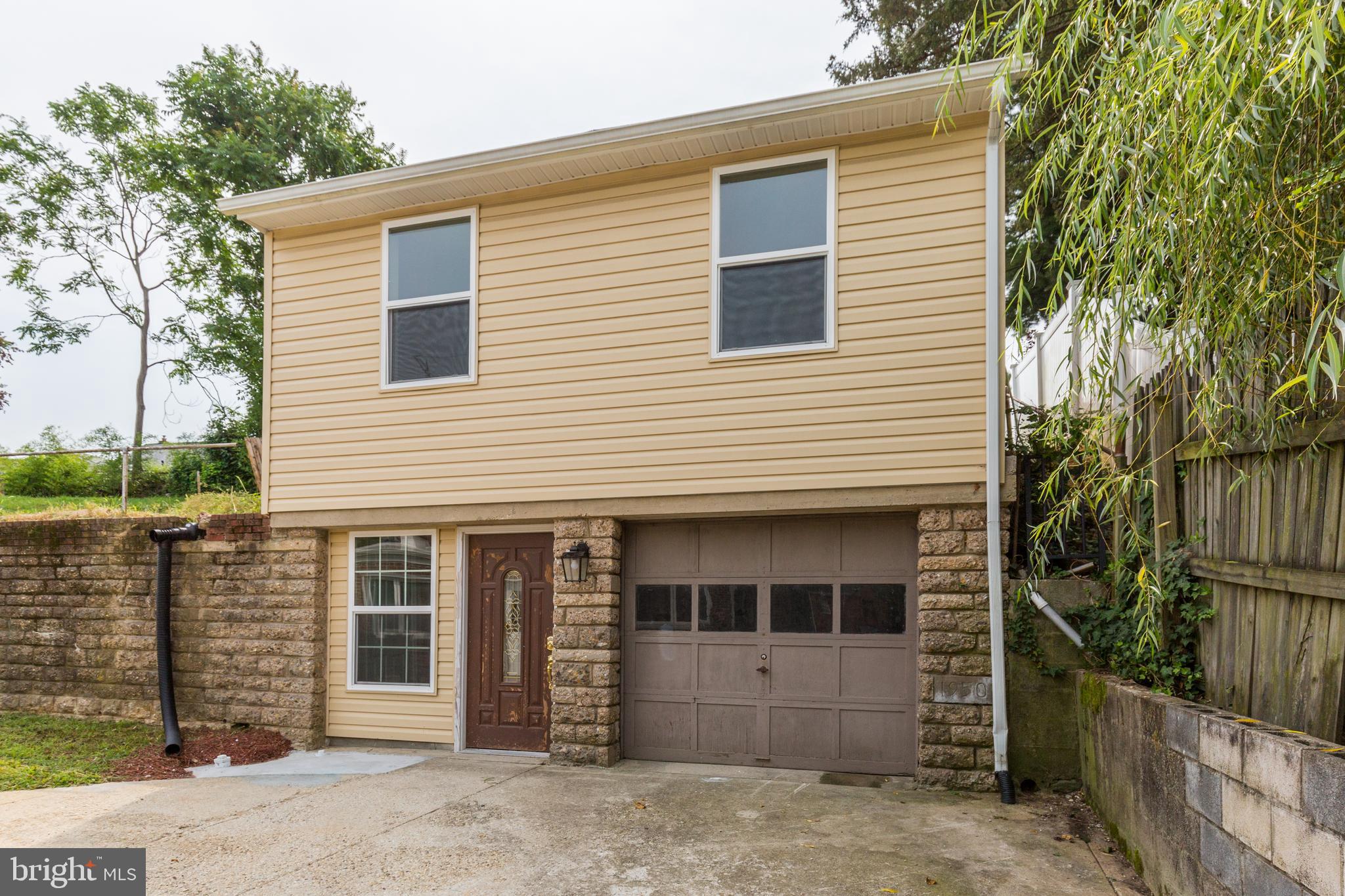 HAMPSHIRE KNOLLS - Residential