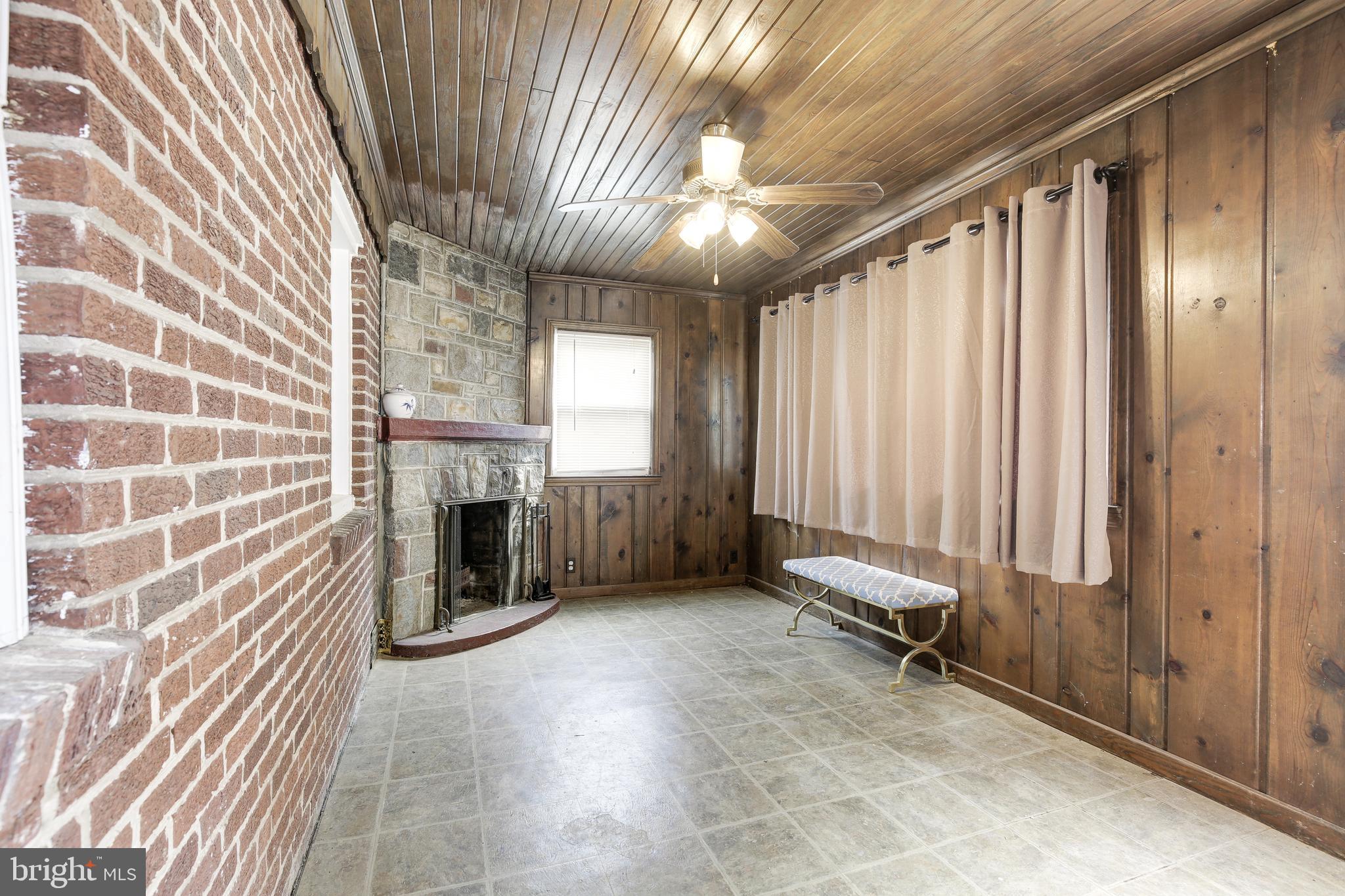 HAMPSHIRE KNOLLS - Residential