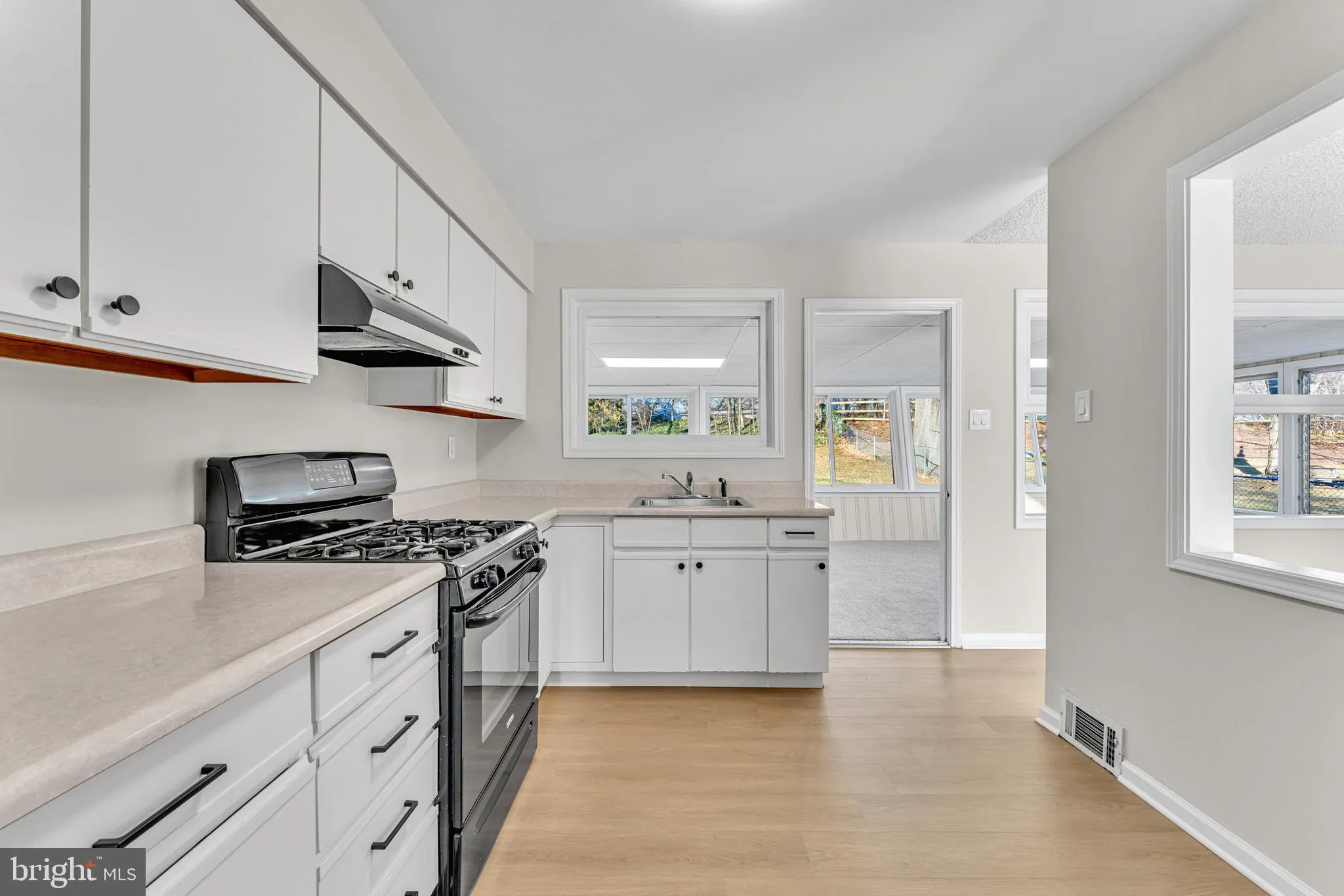 Cherry Hill, New Jersey 08034, United States, 3 Bedrooms Bedrooms, ,1 BathroomBathrooms,Residential,Active,251710