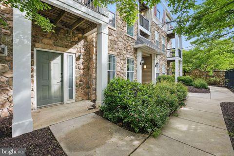 5115 TRAVIS EDWARD WAY B B CENTREVILLE VA 20120