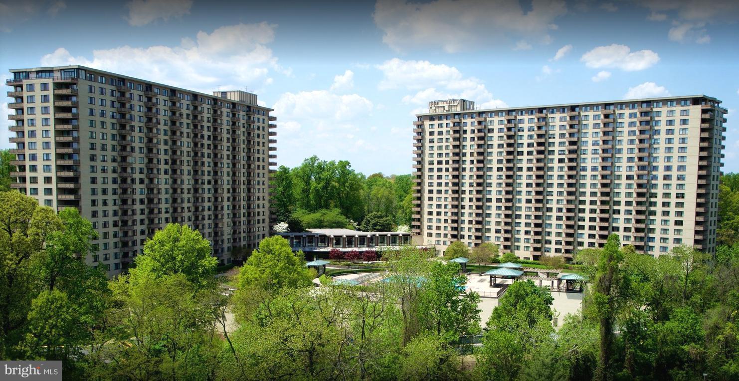 PROMENADE TOWERS - Residential