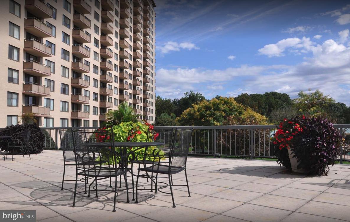 PROMENADE TOWERS - Residential