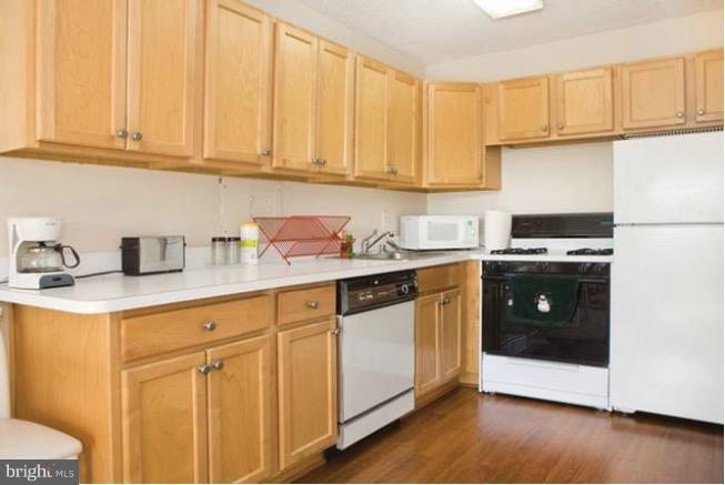 PROMENADE TOWERS - Residential