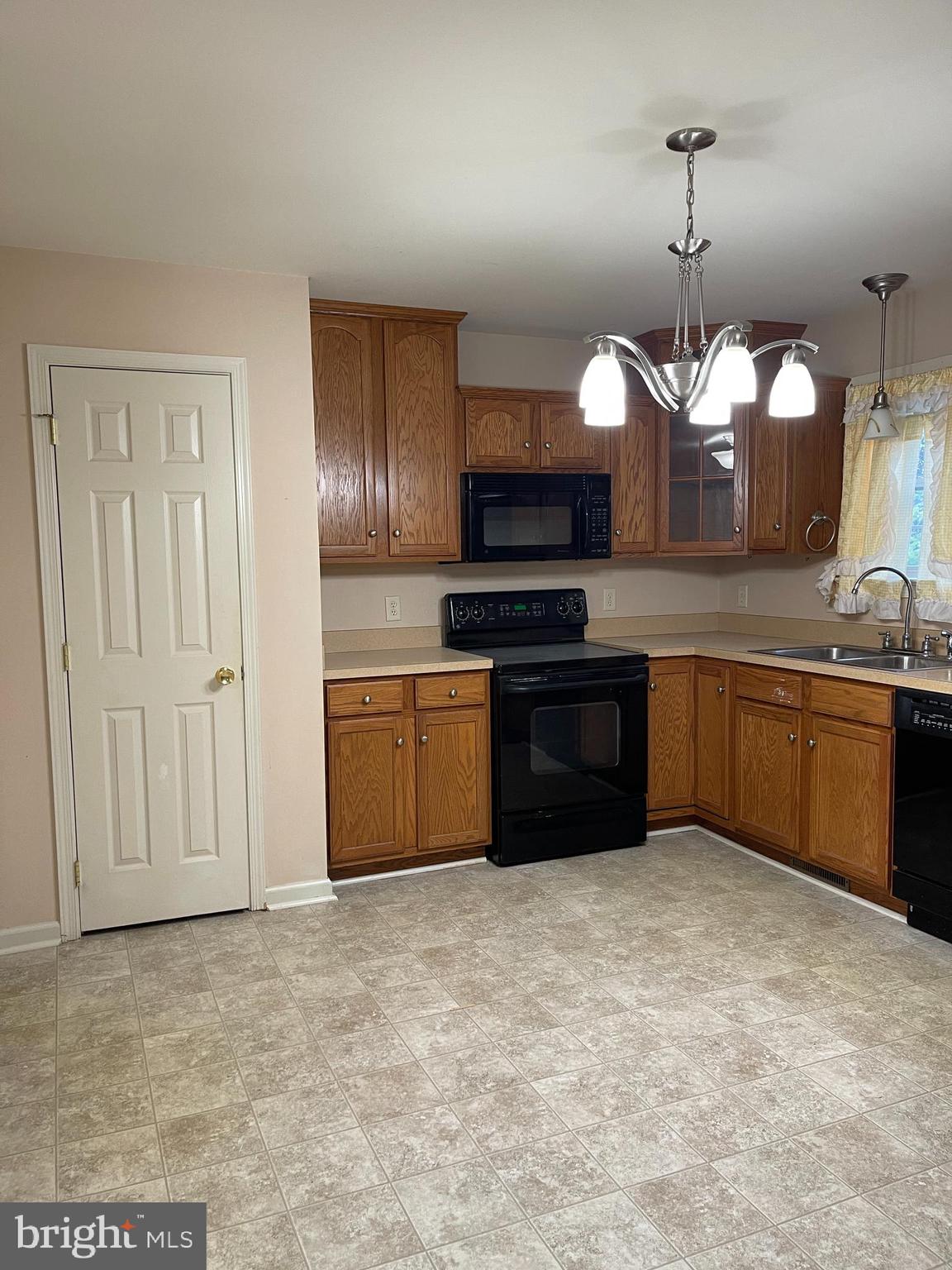 865 THOMAS ARMOR DRIVE