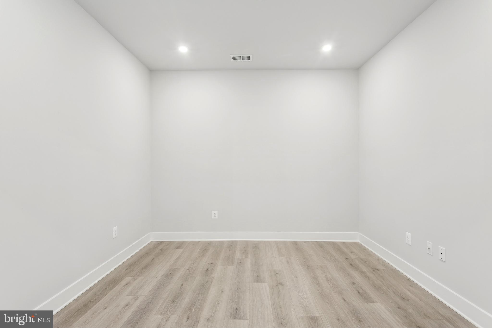 FOUR SEASONS AT KENT ISLAND - Residential