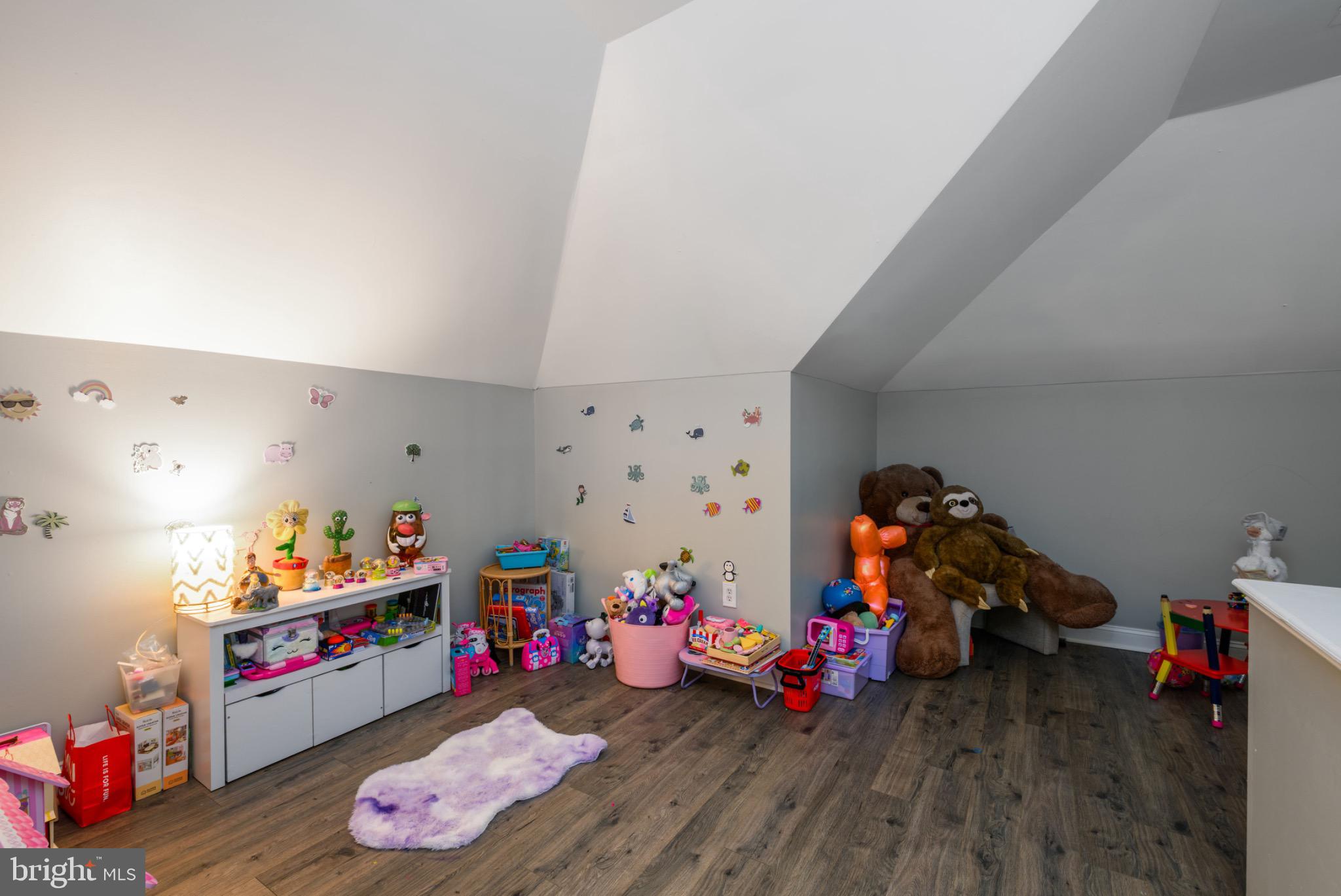 EAST FIELD - Residential