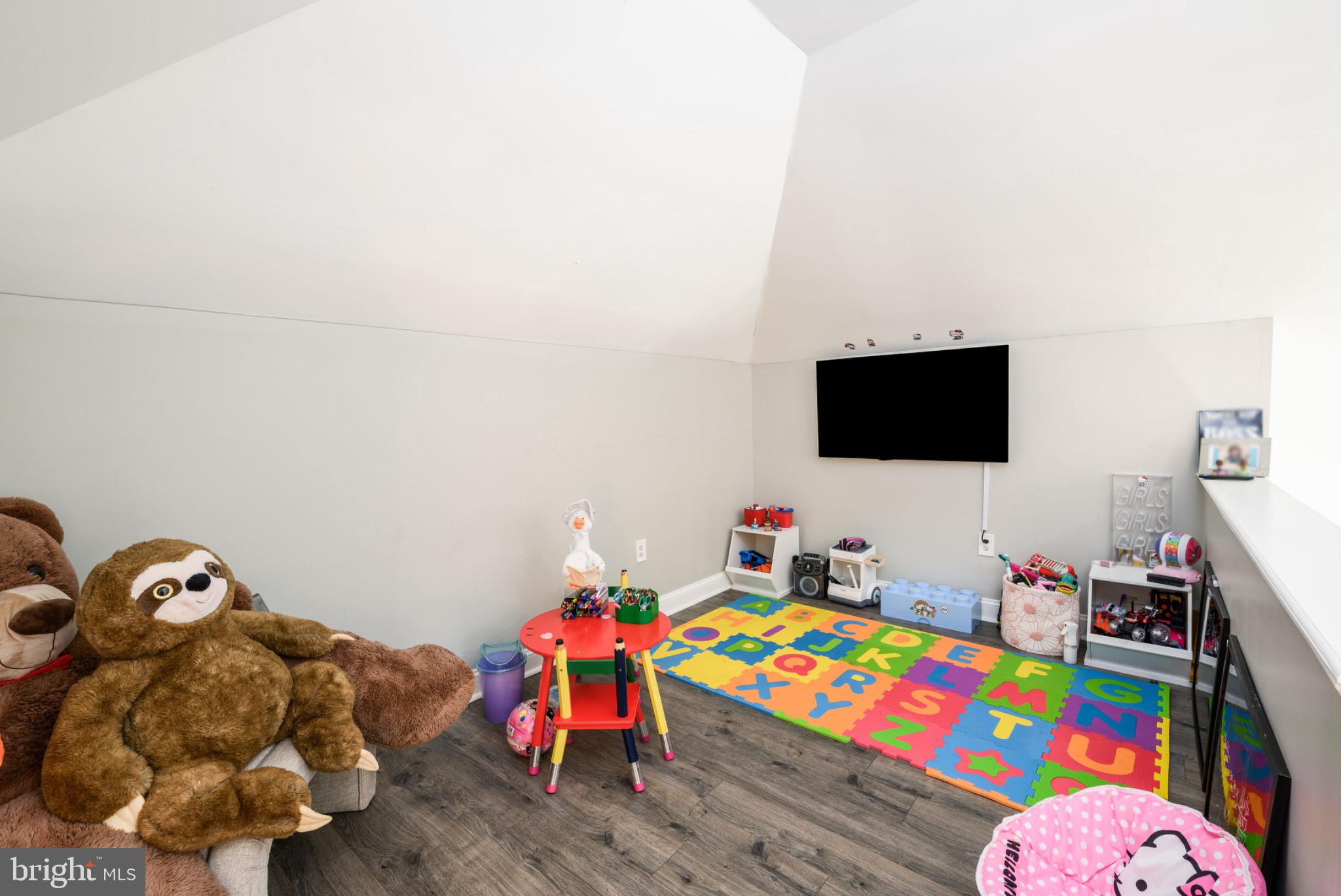 EAST FIELD - Residential