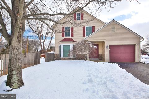 Townhouse For Sale - 120 Packham Court<br/> TELFORD, PA 18969