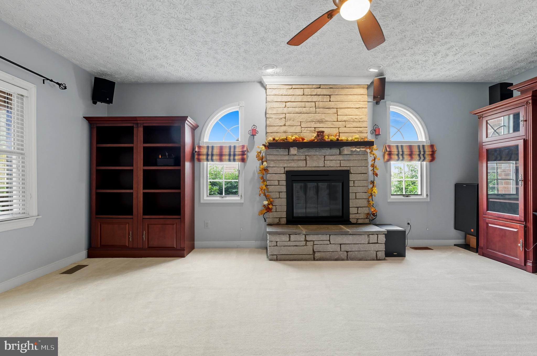 OVERVIEW MANOR - Residential