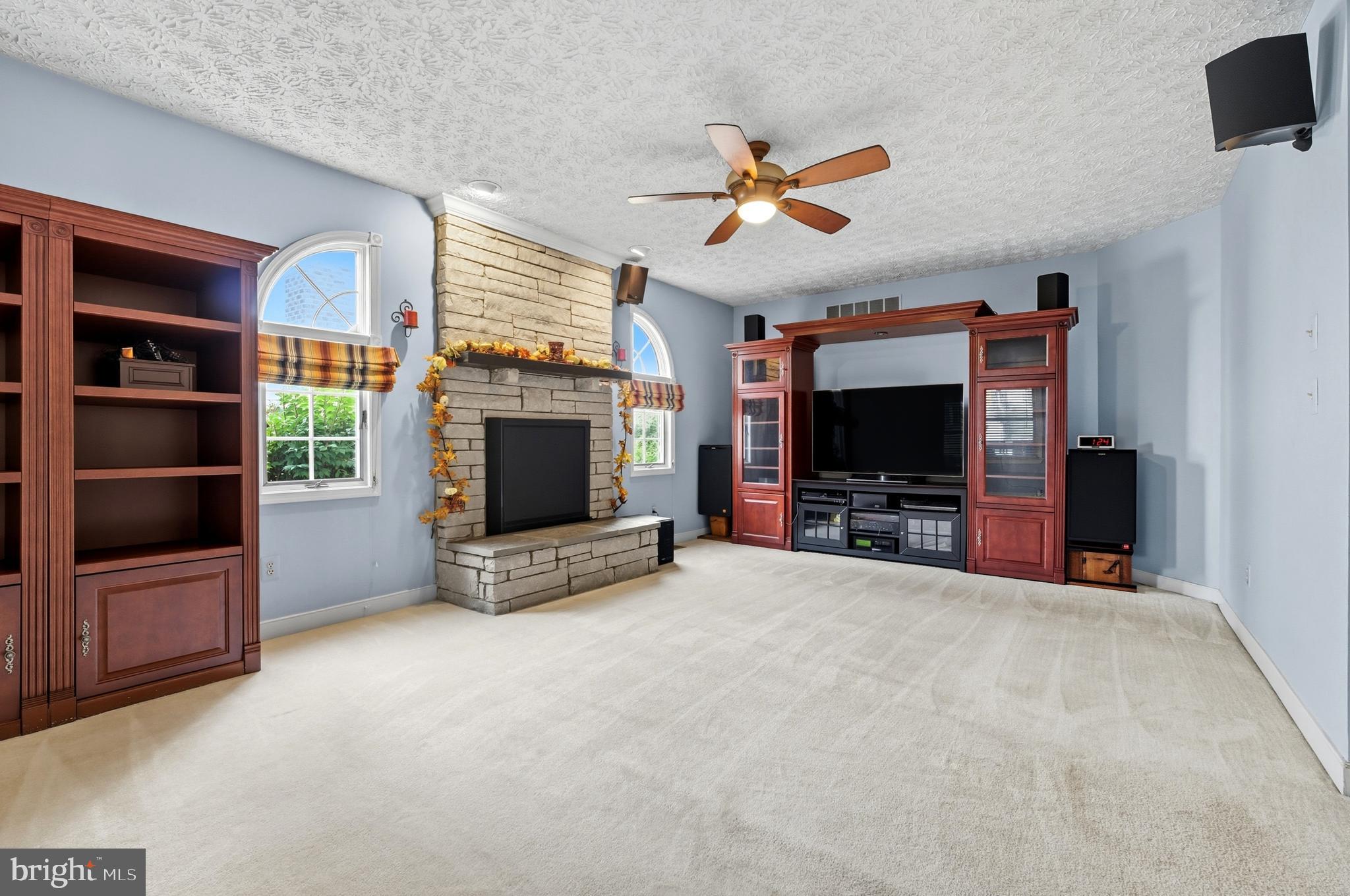 OVERVIEW MANOR - Residential